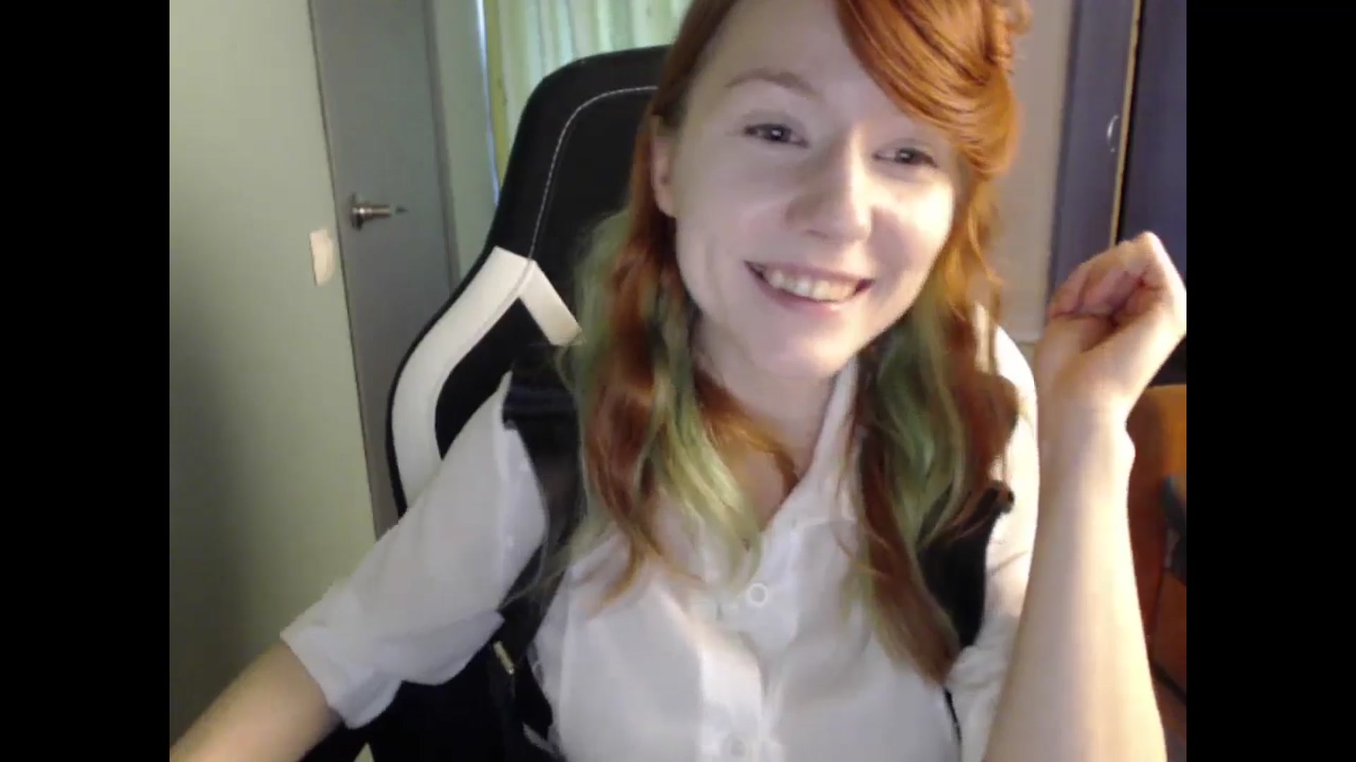 Gallery image thumbnail from NikiFoks18's myfreecams stream on, 05/16/2024, 09:34 image 6 of 20