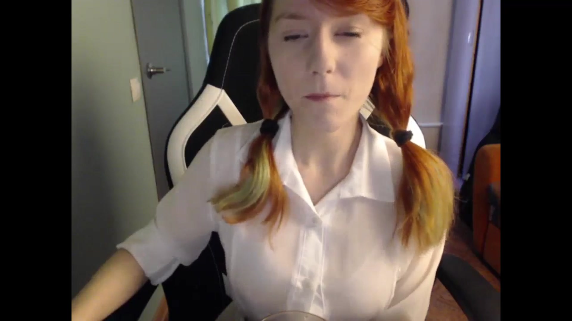 Gallery image thumbnail from NikiFoks18's myfreecams stream on, 05/17/2024, 08:37 image 6 of 20