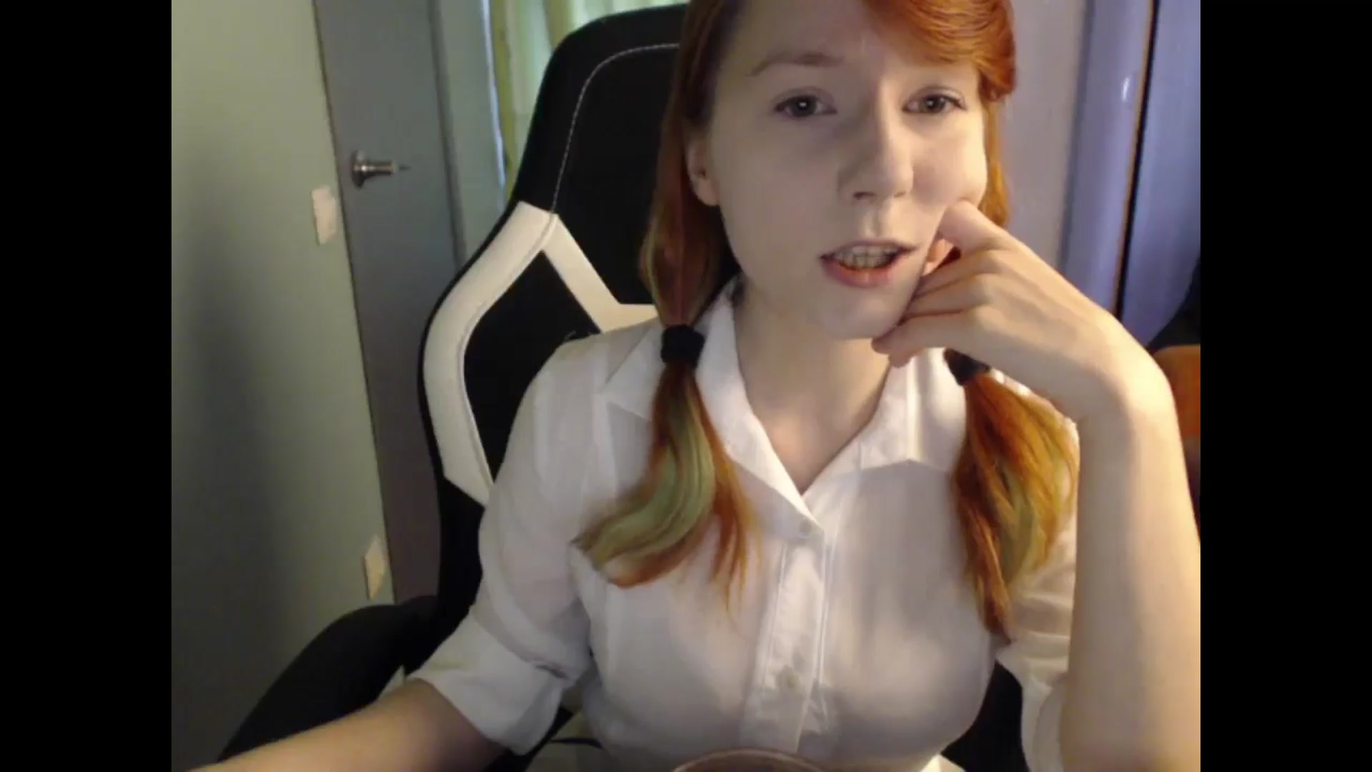 Gallery image thumbnail from NikiFoks18's myfreecams stream on, 05/17/2024, 08:37 image 16 of 20