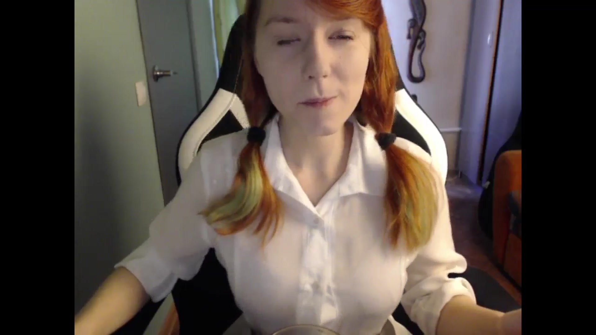 Gallery image thumbnail from NikiFoks18's myfreecams stream on, 05/17/2024, 08:37 image 7 of 20