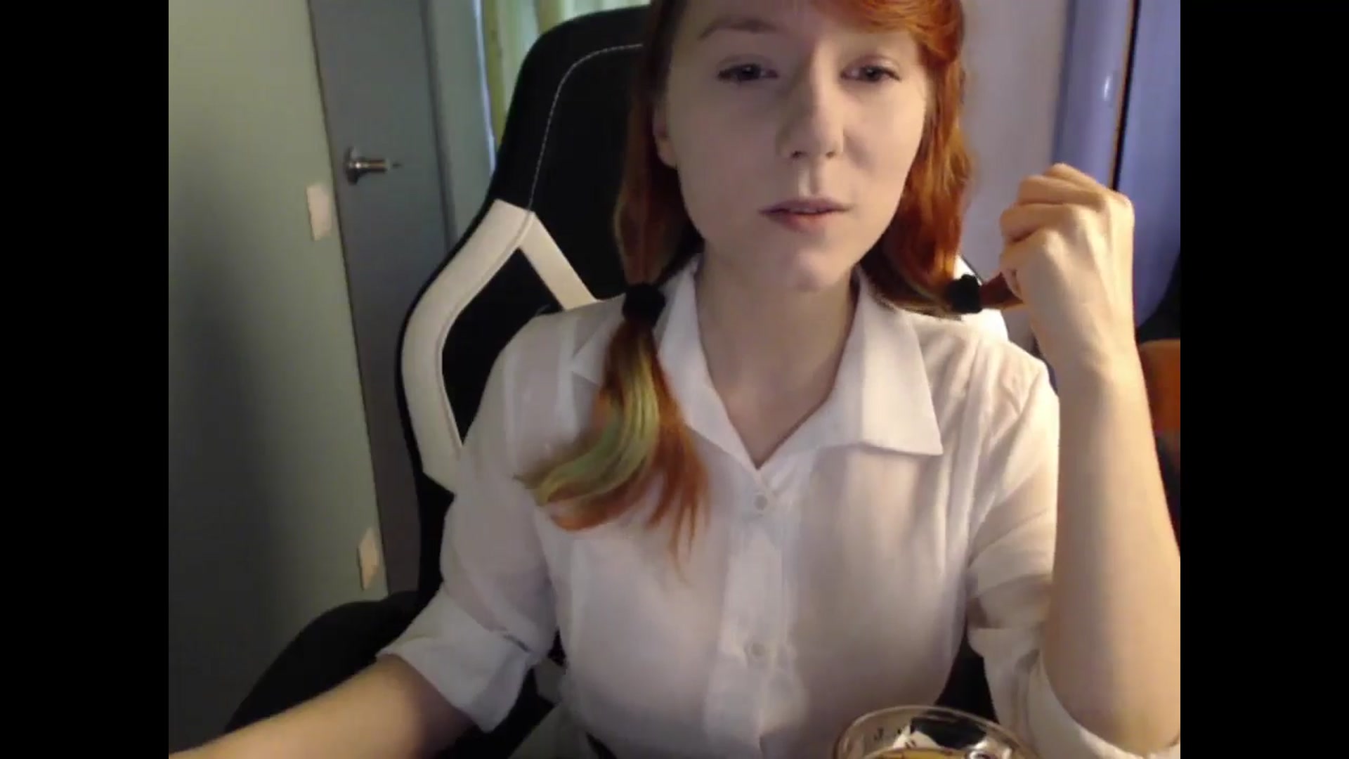 Gallery image thumbnail from NikiFoks18's myfreecams stream on, 05/17/2024, 08:37 image 10 of 20