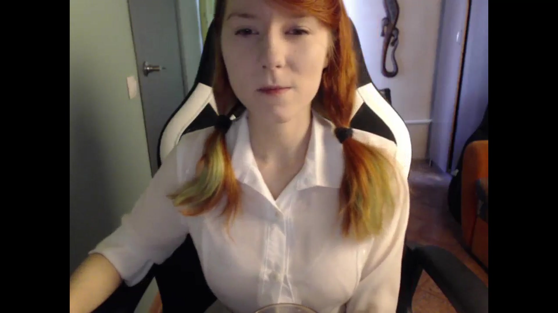 Gallery image thumbnail from NikiFoks18's myfreecams stream on, 05/17/2024, 08:37 image 5 of 20