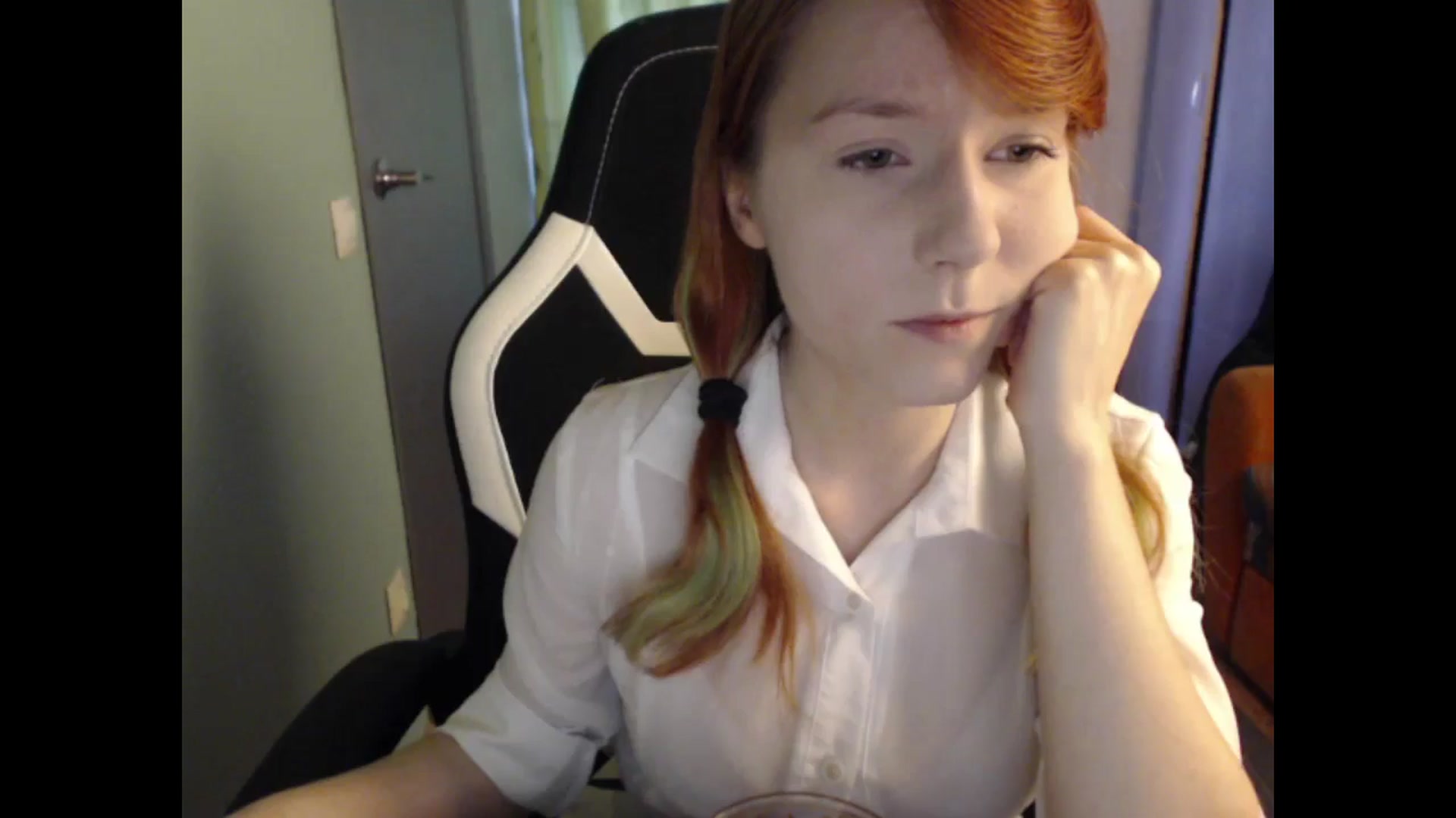 Gallery image thumbnail from NikiFoks18's myfreecams stream on, 05/17/2024, 08:37 image 17 of 20