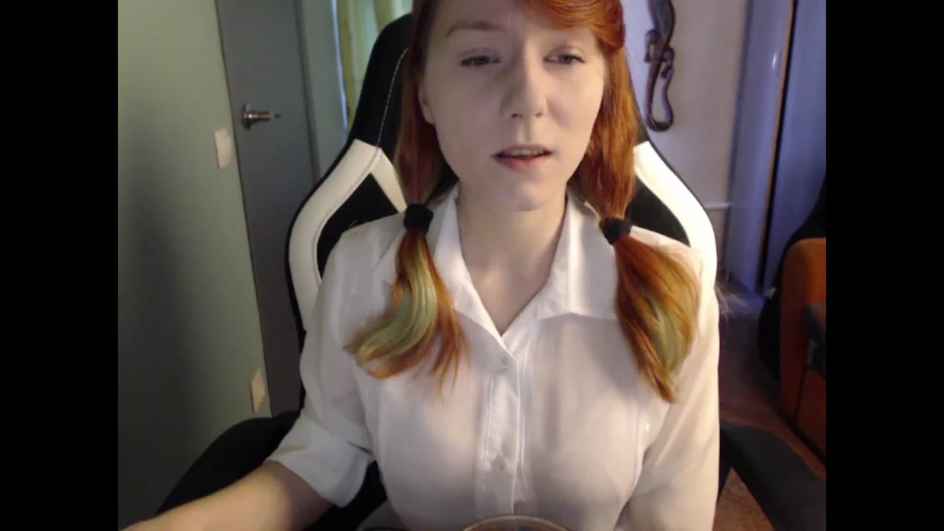 Gallery image thumbnail from NikiFoks18's myfreecams stream on, 05/17/2024, 08:37 image 15 of 20