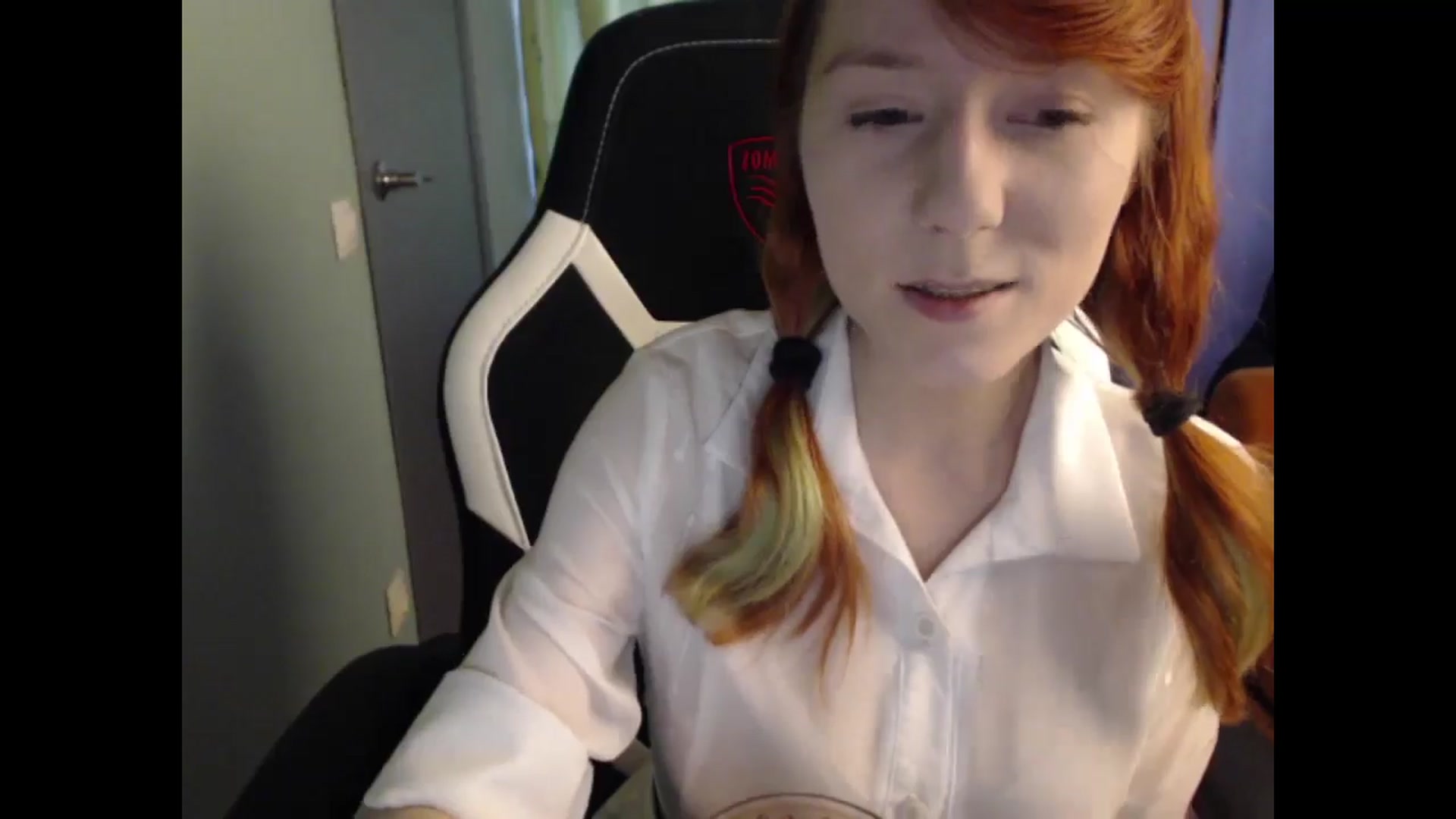 Gallery image thumbnail from NikiFoks18's myfreecams stream on, 05/17/2024, 08:37 image 14 of 20