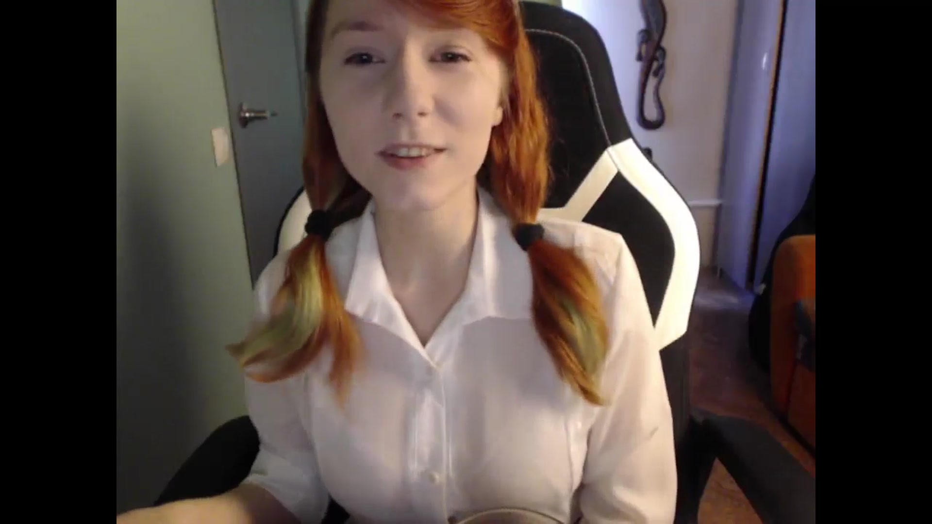Gallery image thumbnail from NikiFoks18's myfreecams stream on, 05/17/2024, 08:37 image 12 of 20