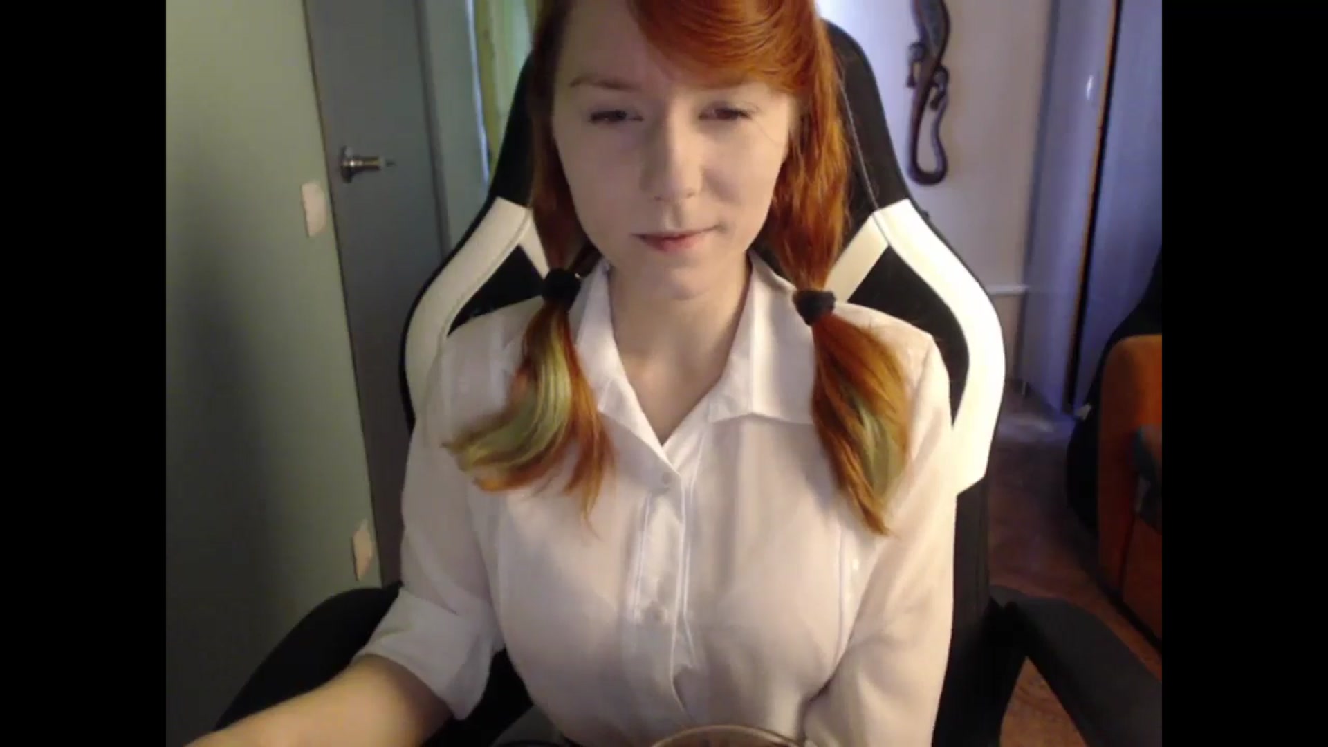 Gallery image thumbnail from NikiFoks18's myfreecams stream on, 05/17/2024, 08:37 image 13 of 20