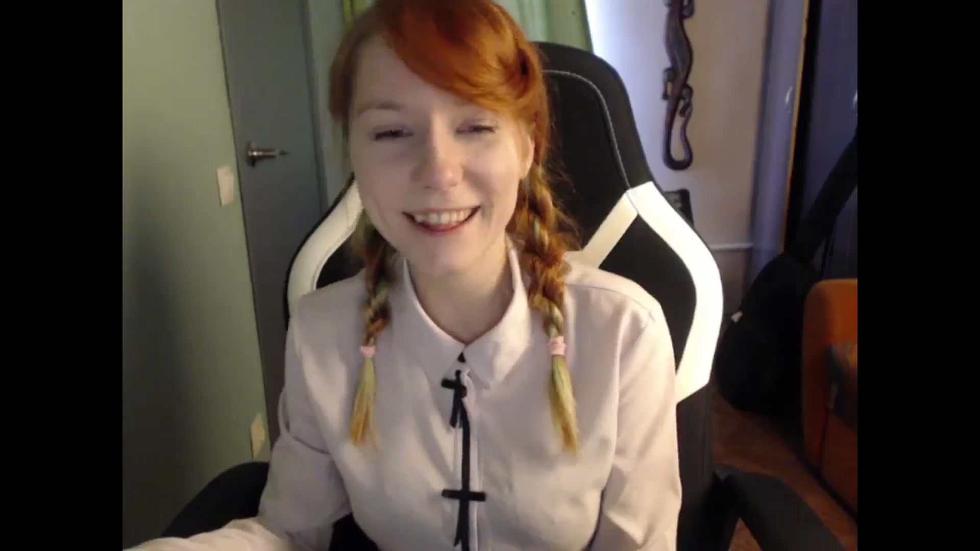 Gallery image thumbnail from NikiFoks18's myfreecams stream on, 05/23/2024, 07:57 image 13 of 20