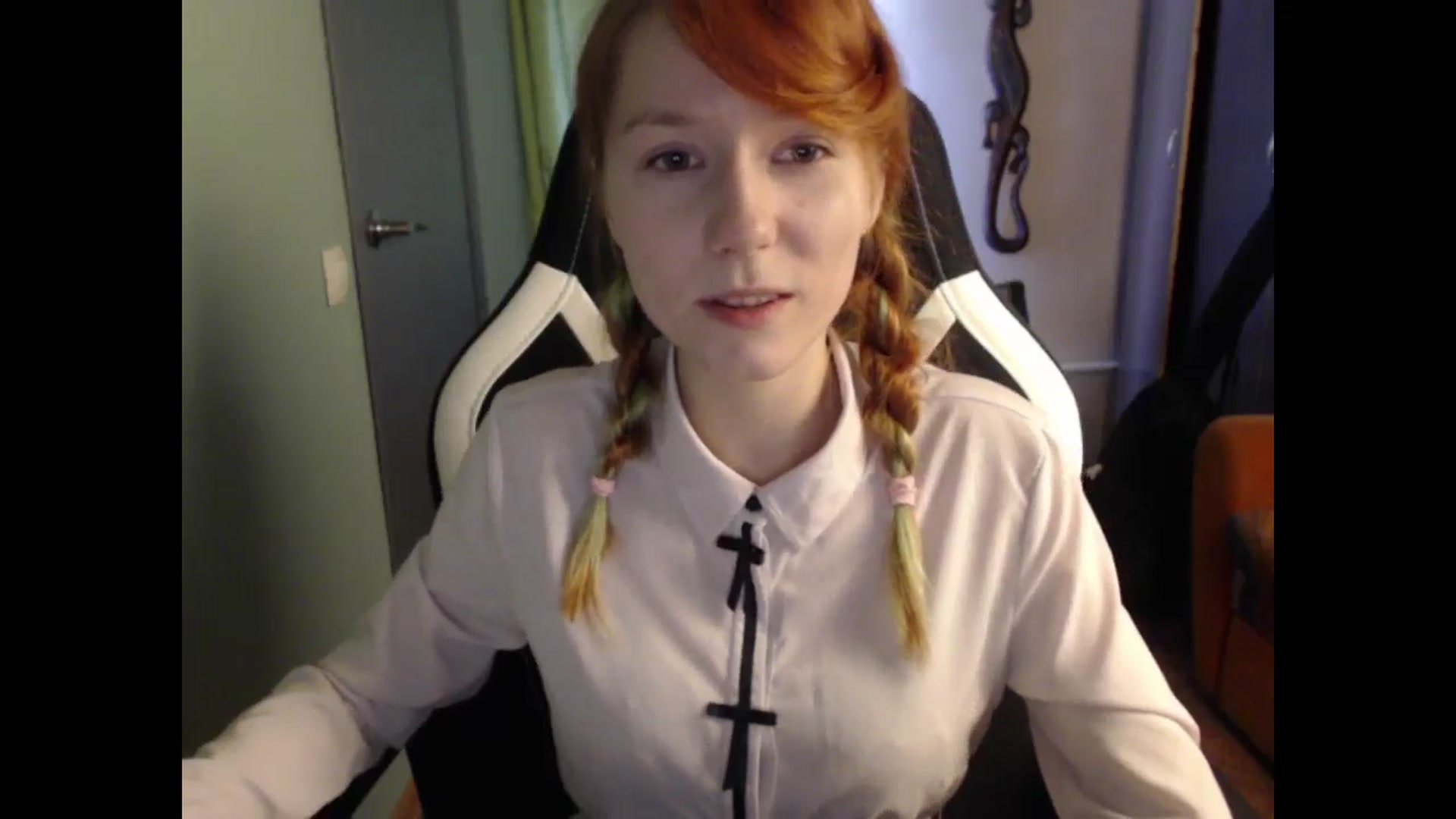 Gallery image thumbnail from NikiFoks18's myfreecams stream on, 05/23/2024, 07:57 image 2 of 20