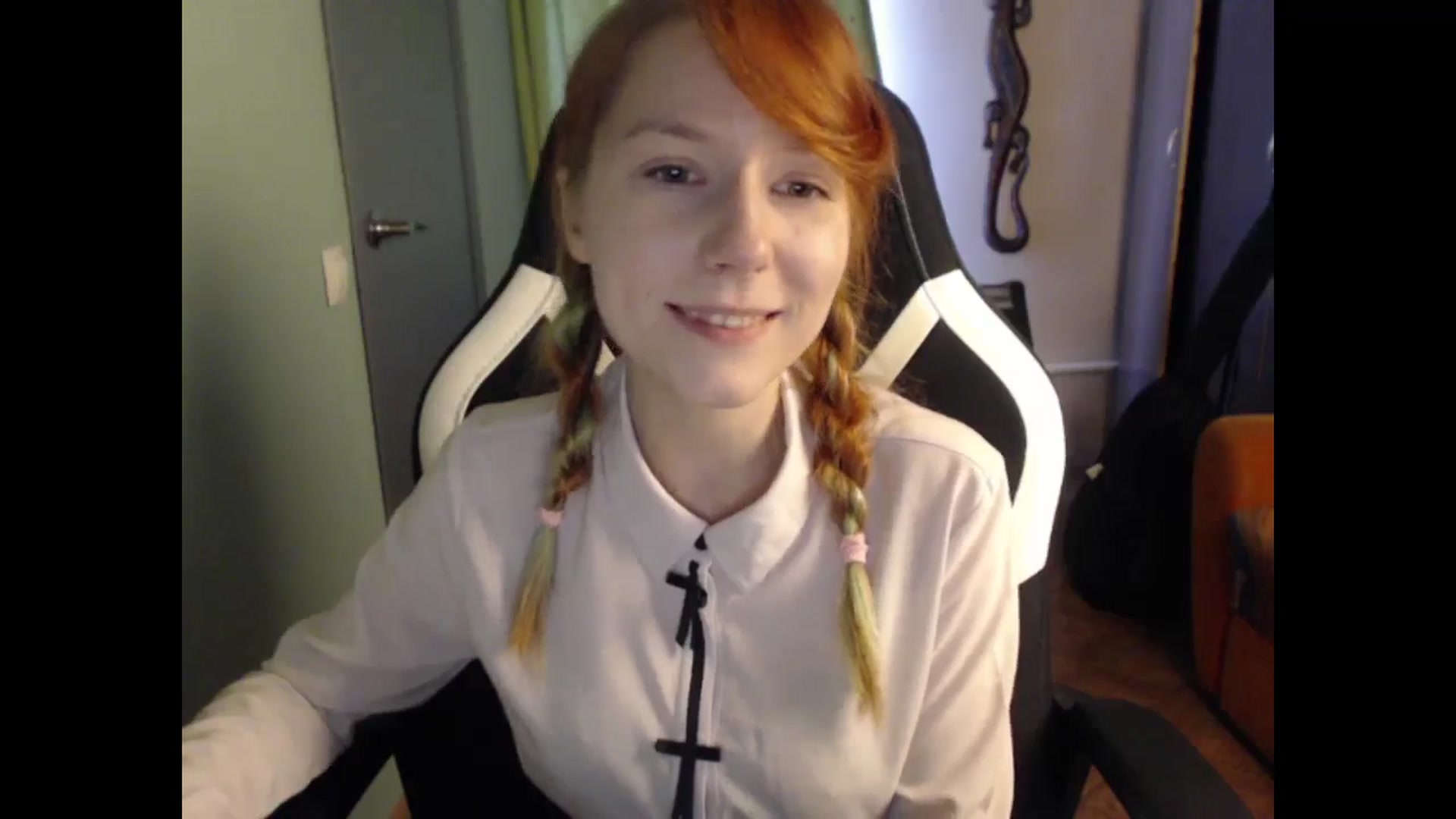 Gallery image thumbnail from NikiFoks18's myfreecams stream on, 05/23/2024, 07:57 image 11 of 20