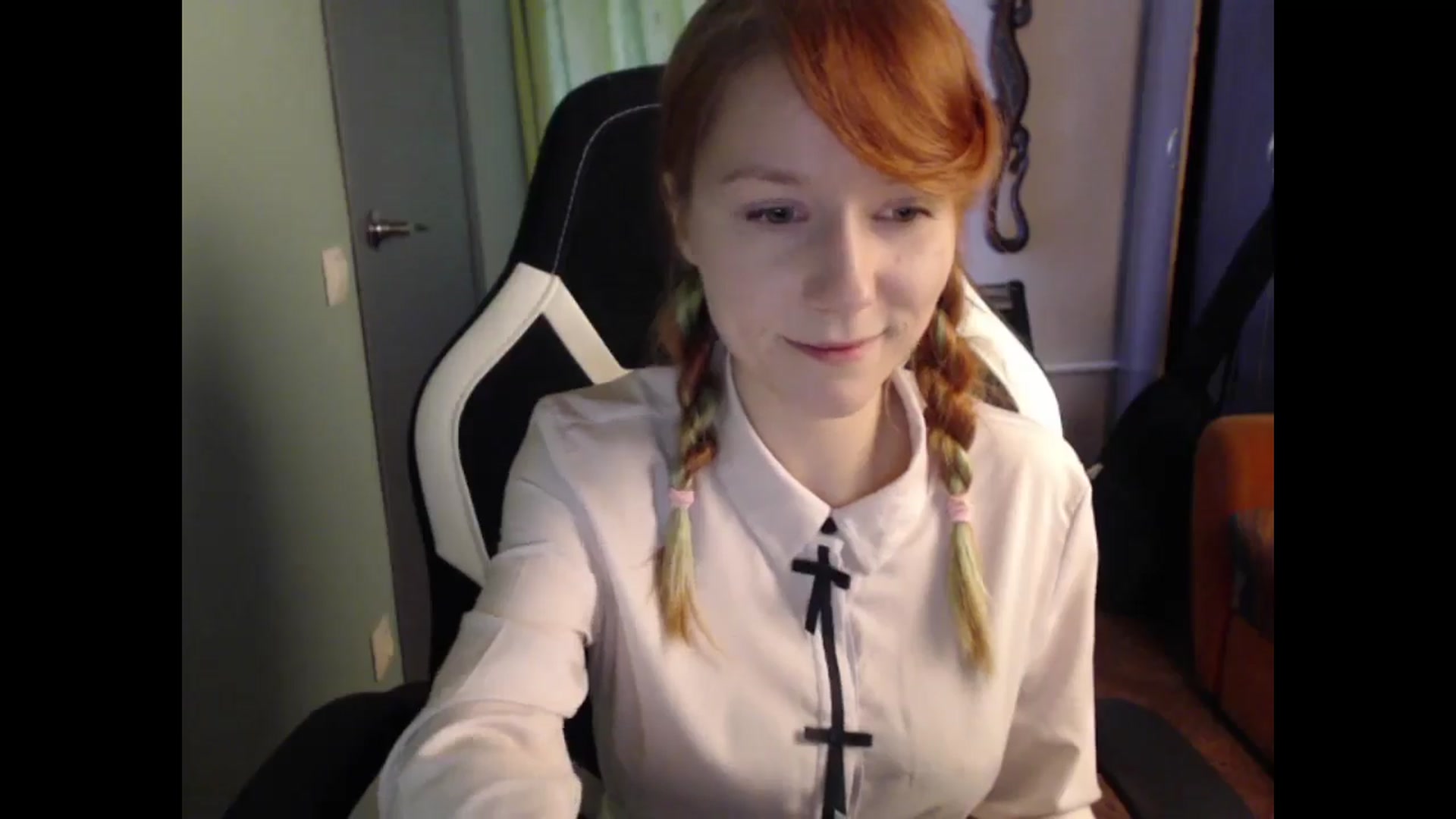 Gallery image thumbnail from NikiFoks18's myfreecams stream on, 05/23/2024, 07:57 image 16 of 20