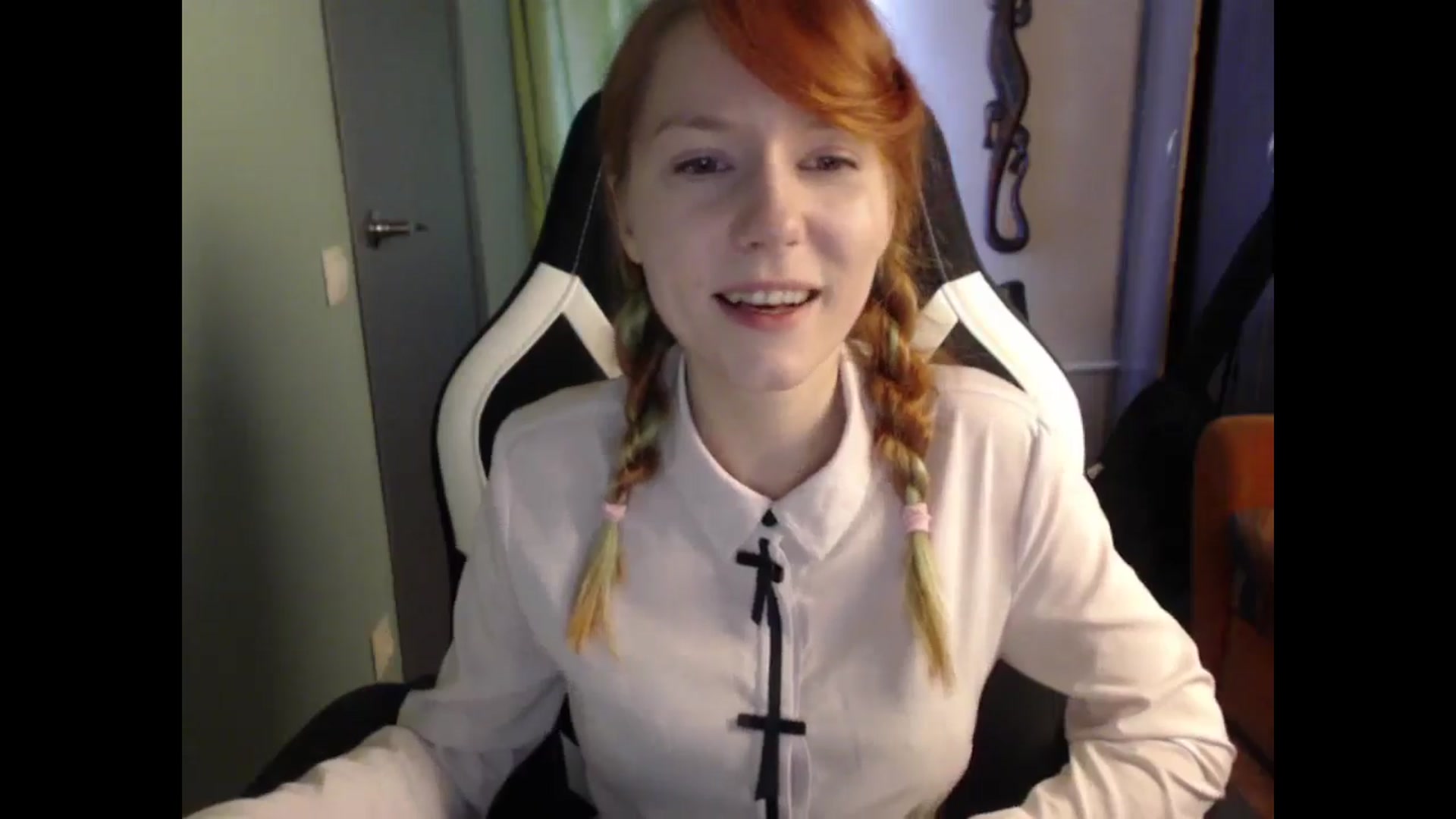 Gallery image thumbnail from NikiFoks18's myfreecams stream on, 05/23/2024, 07:57 image 6 of 20