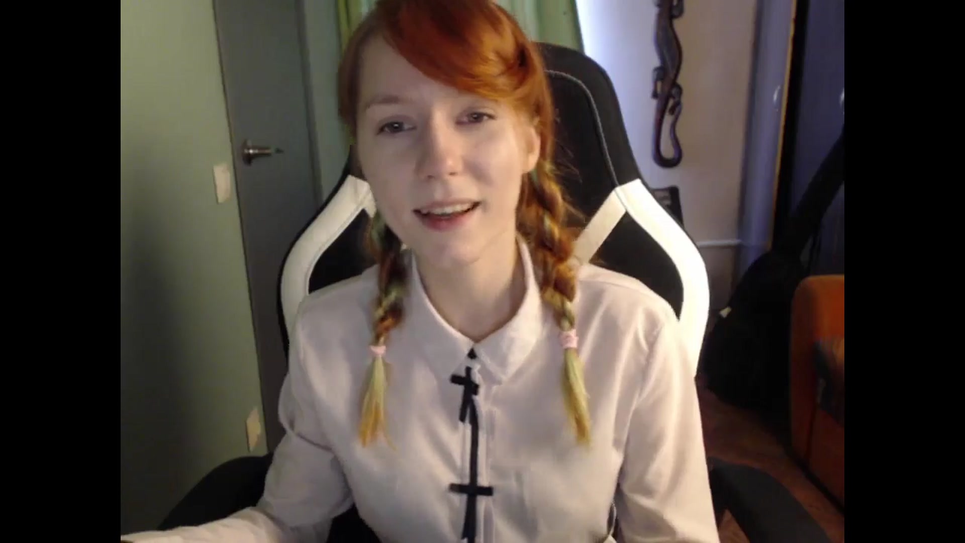 Gallery image thumbnail from NikiFoks18's myfreecams stream on, 05/23/2024, 07:57 image 17 of 20
