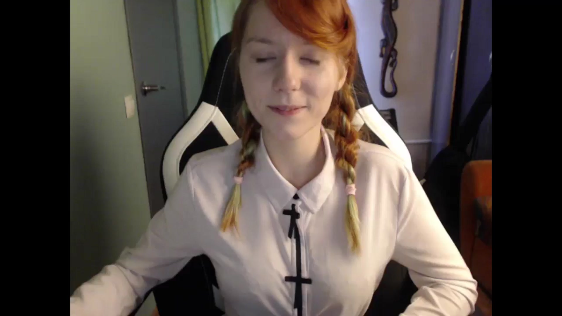 Gallery image thumbnail from NikiFoks18's myfreecams stream on, 05/23/2024, 07:57 image 4 of 20