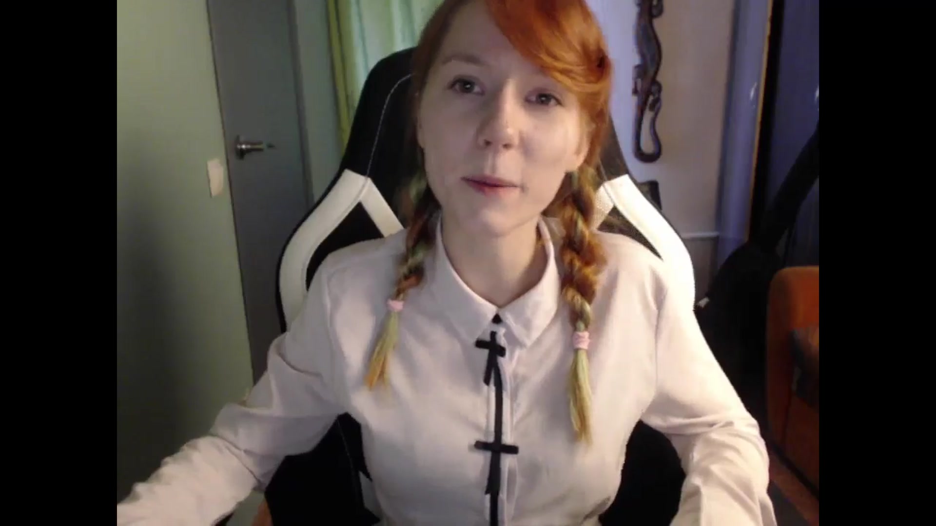 Gallery image thumbnail from NikiFoks18's myfreecams stream on, 05/23/2024, 07:57 image 8 of 20