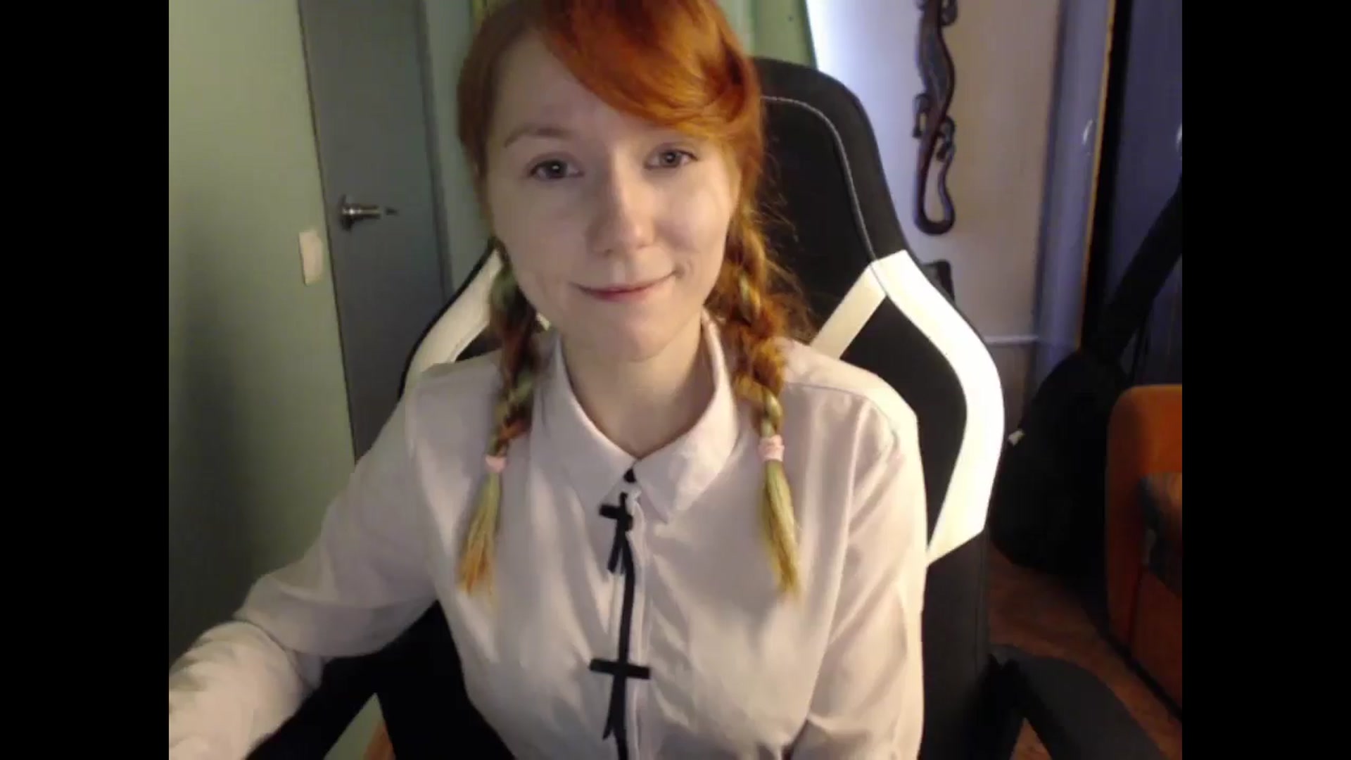 Gallery image thumbnail from NikiFoks18's myfreecams stream on, 05/23/2024, 07:57 image 10 of 20