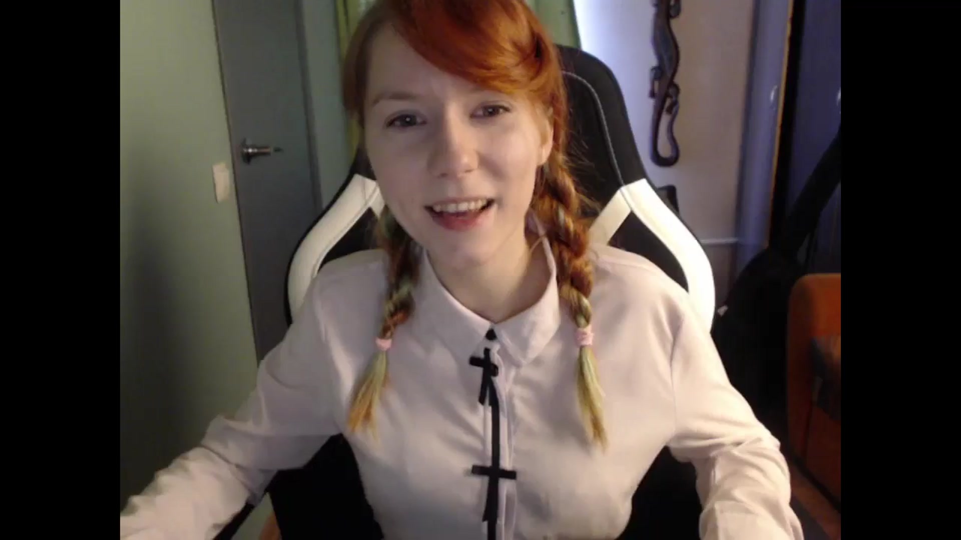 Gallery image thumbnail from NikiFoks18's myfreecams stream on, 05/23/2024, 07:57 image 9 of 20