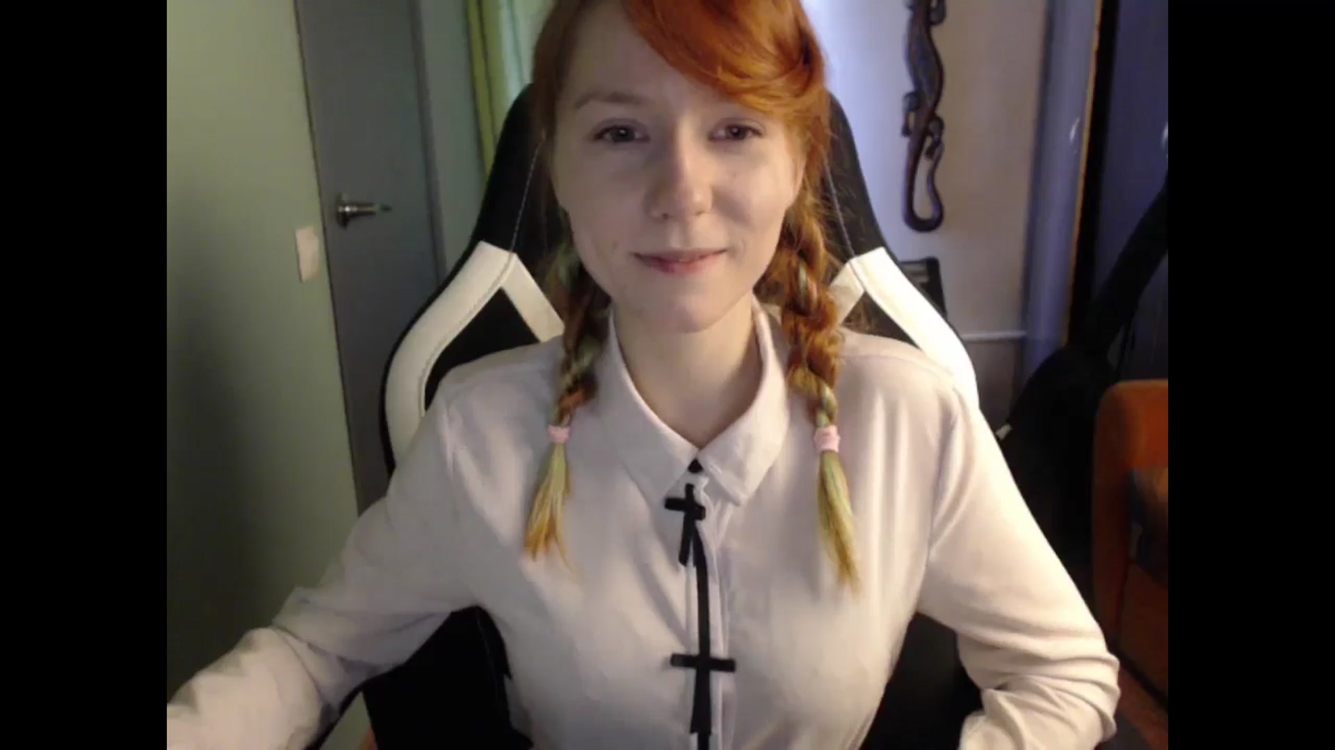 Gallery image thumbnail from NikiFoks18's myfreecams stream on, 05/23/2024, 07:57 image 3 of 20