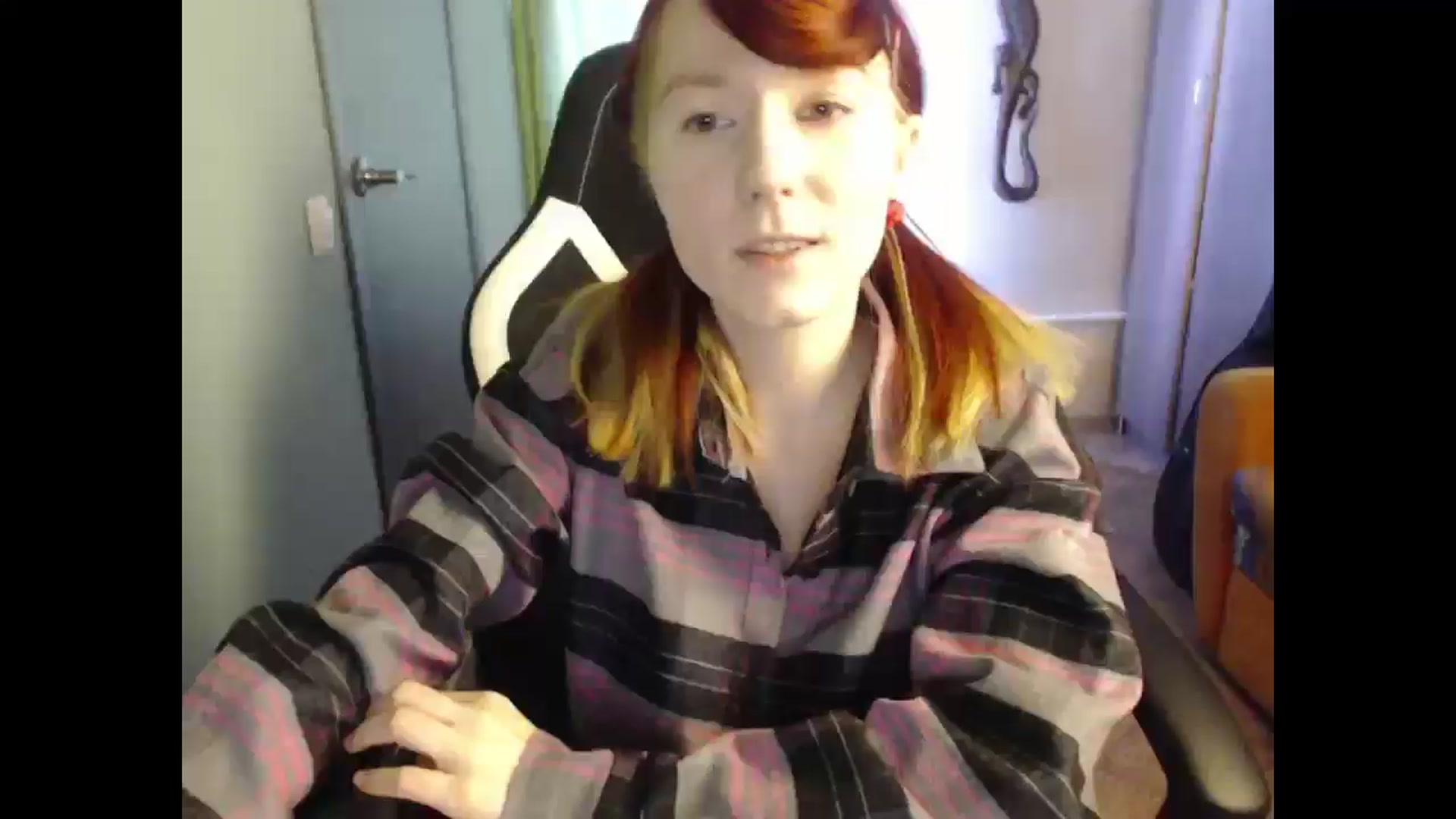 Gallery image thumbnail from NikiFoks18's myfreecams stream on, 02/21/2025, 08:33 image 8 of 20
