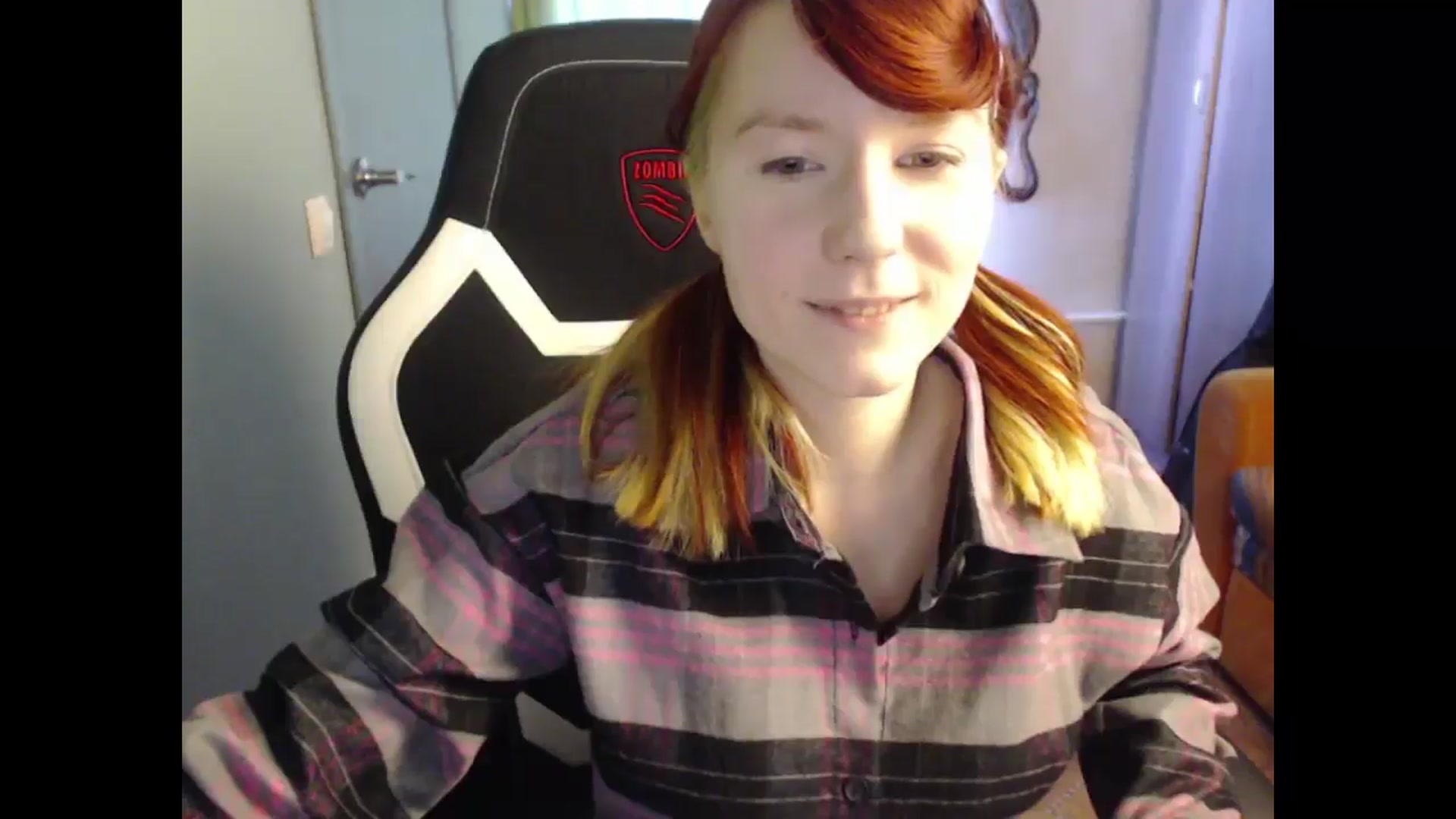 Gallery image thumbnail from NikiFoks18's myfreecams stream on, 02/21/2025, 08:33 image 14 of 20