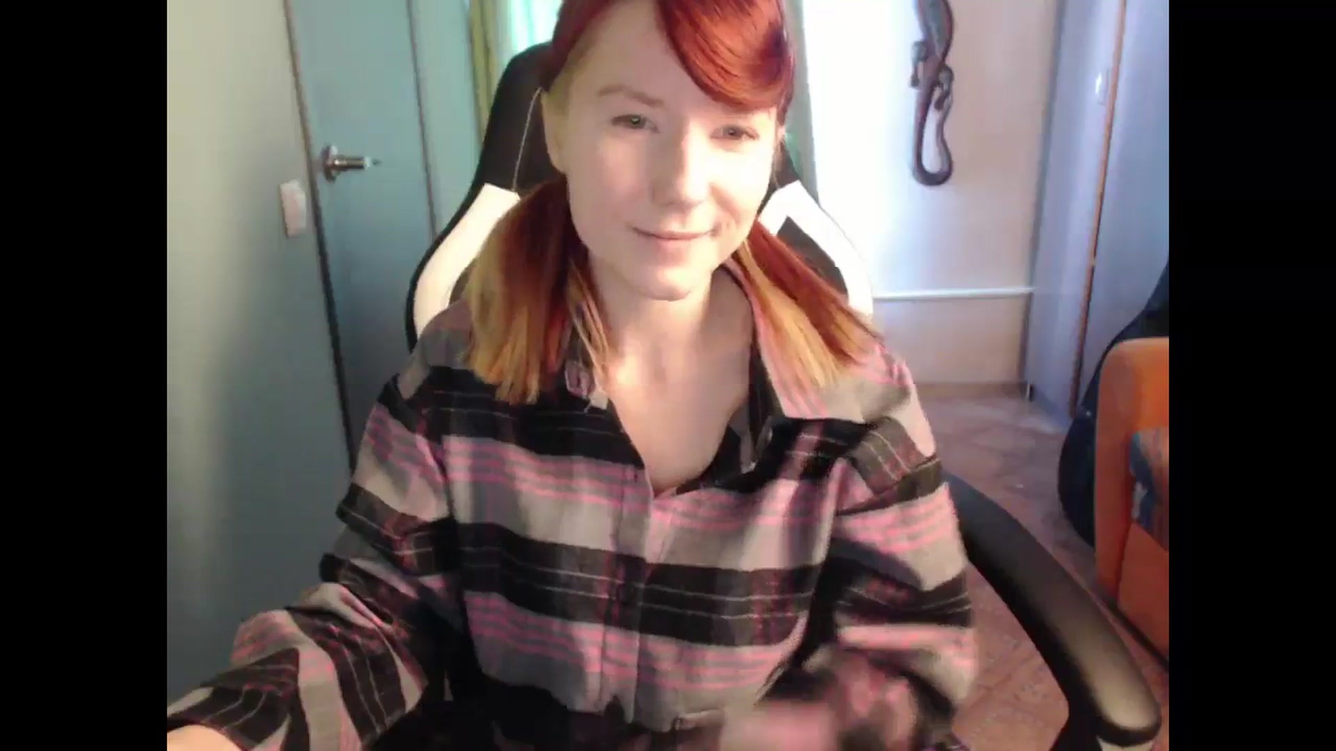 Gallery image thumbnail from NikiFoks18's myfreecams stream on, 02/21/2025, 08:33 image 5 of 20