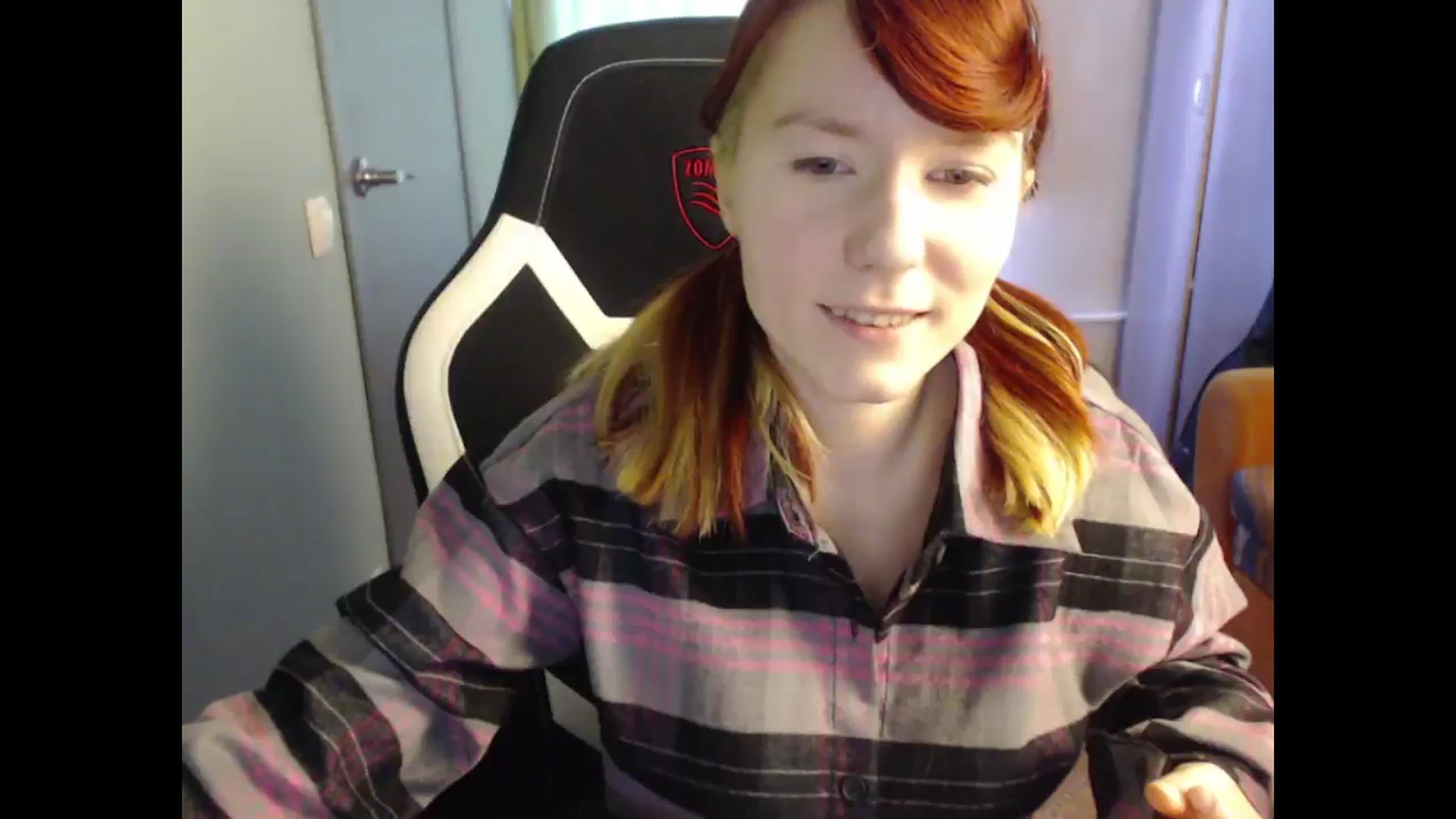 Gallery image thumbnail from NikiFoks18's myfreecams stream on, 02/21/2025, 08:33 image 13 of 20