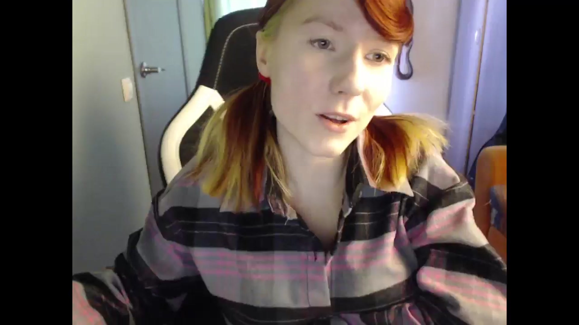Gallery image thumbnail from NikiFoks18's myfreecams stream on, 02/21/2025, 08:33 image 9 of 20