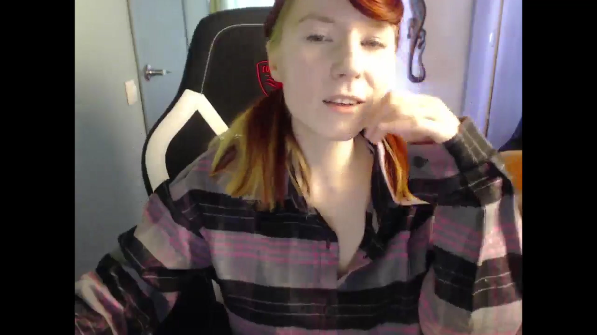 Gallery image thumbnail from NikiFoks18's myfreecams stream on, 02/21/2025, 08:33 image 10 of 20