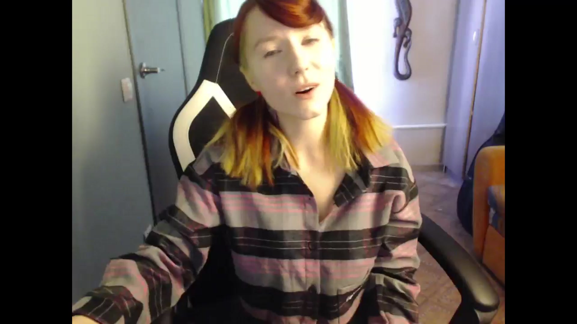 Gallery image thumbnail from NikiFoks18's myfreecams stream on, 02/21/2025, 08:33 image 2 of 20