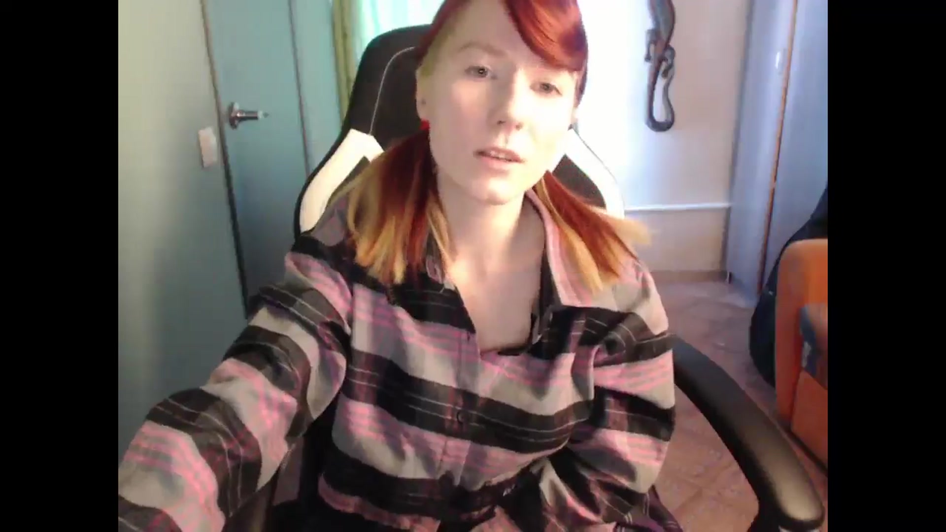 Gallery image thumbnail from NikiFoks18's myfreecams stream on, 02/21/2025, 08:33 image 7 of 20