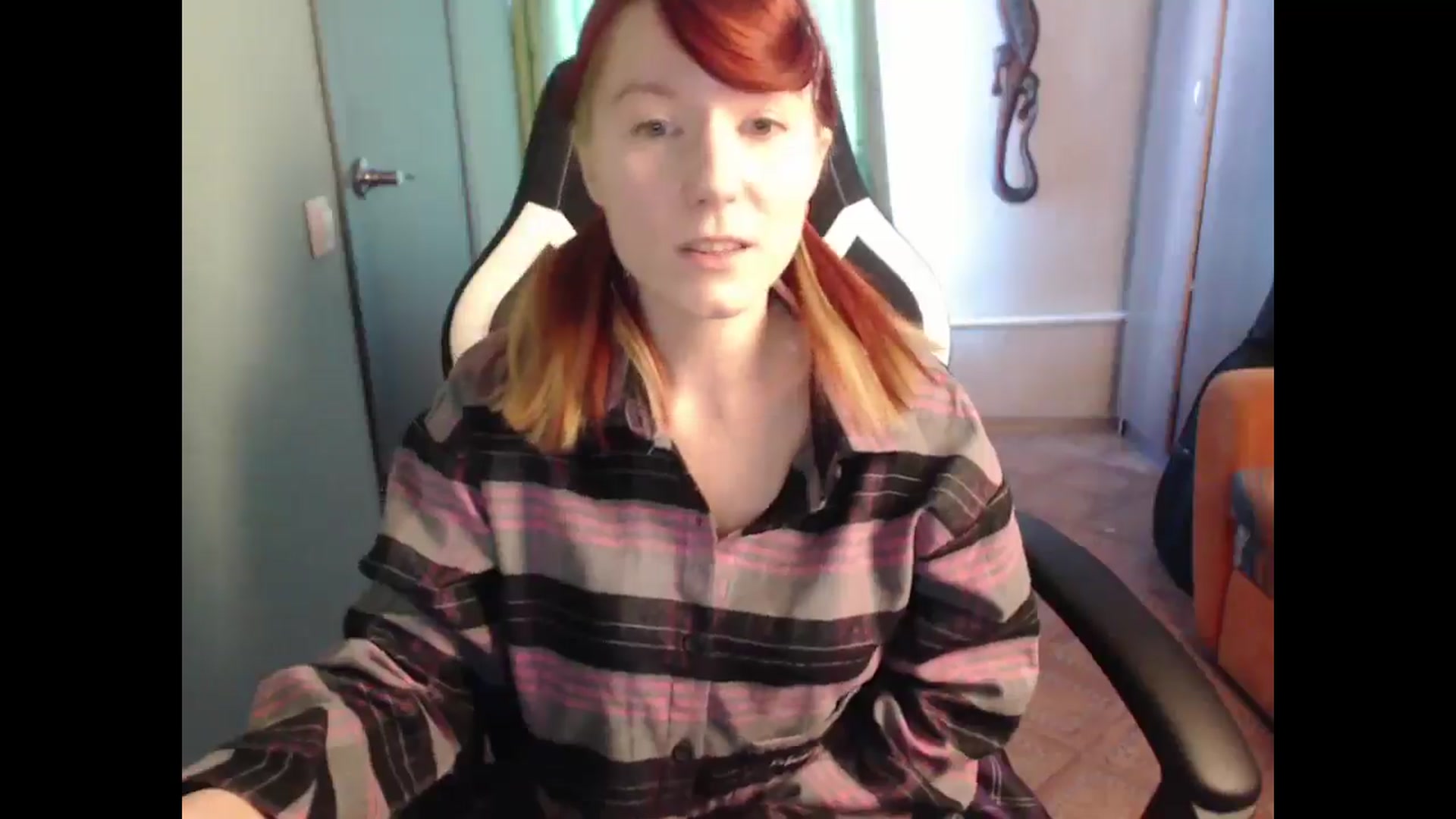 Gallery image thumbnail from NikiFoks18's myfreecams stream on, 02/21/2025, 08:33 image 4 of 20