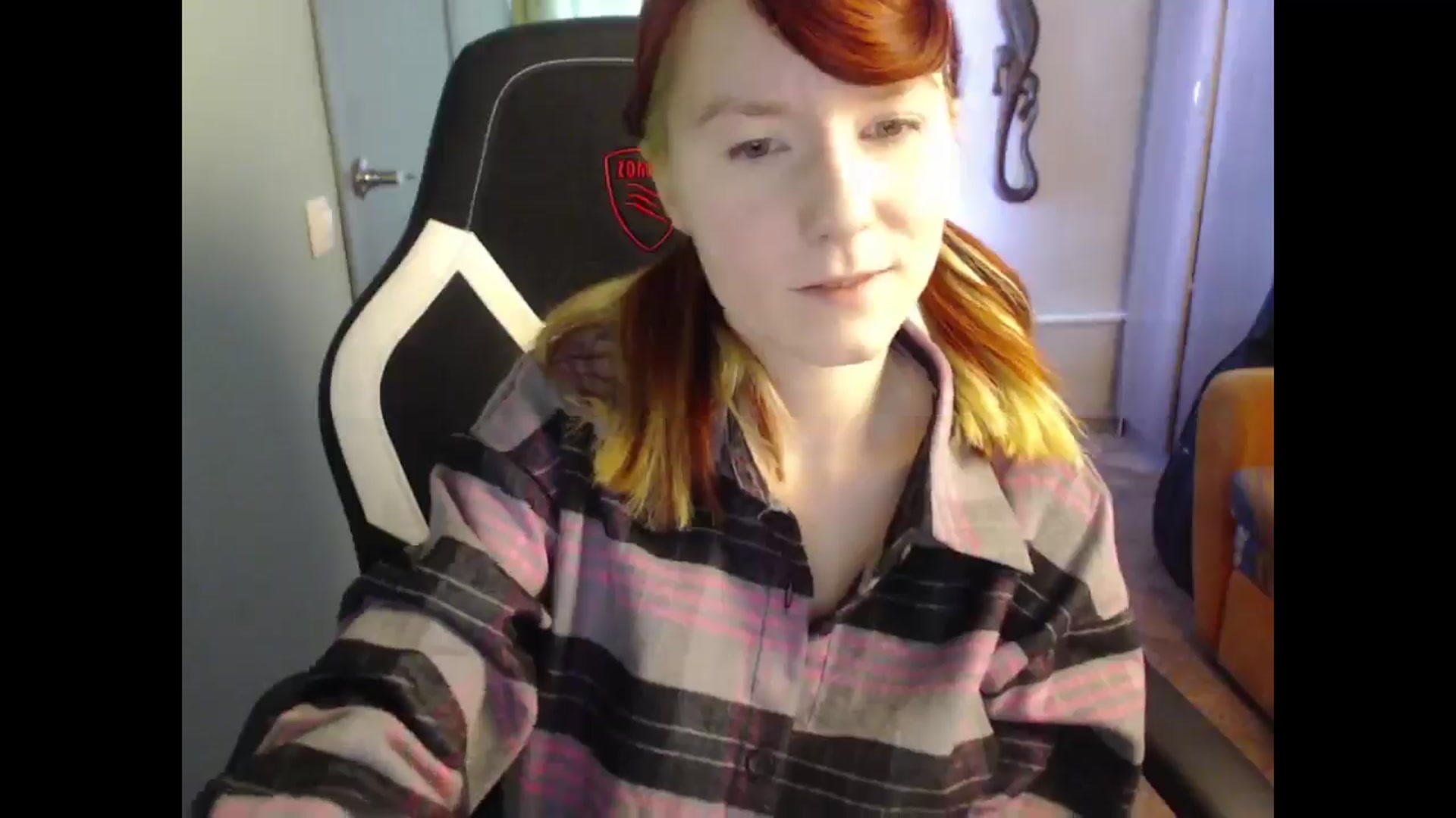 Gallery image thumbnail from NikiFoks18's myfreecams stream on, 02/21/2025, 08:33 image 15 of 20