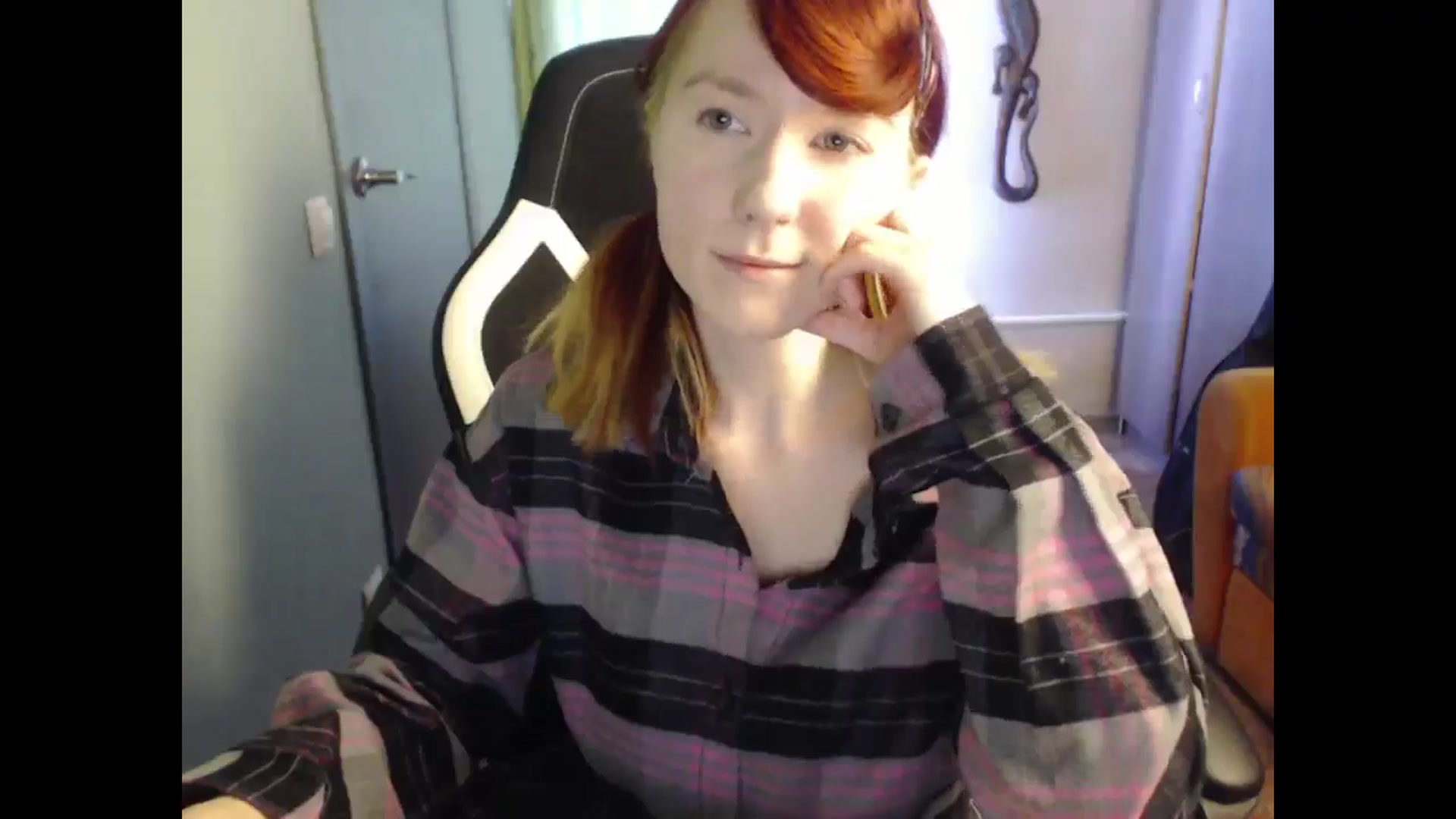 Gallery image thumbnail from NikiFoks18's myfreecams stream on, 02/21/2025, 08:33 image 6 of 20