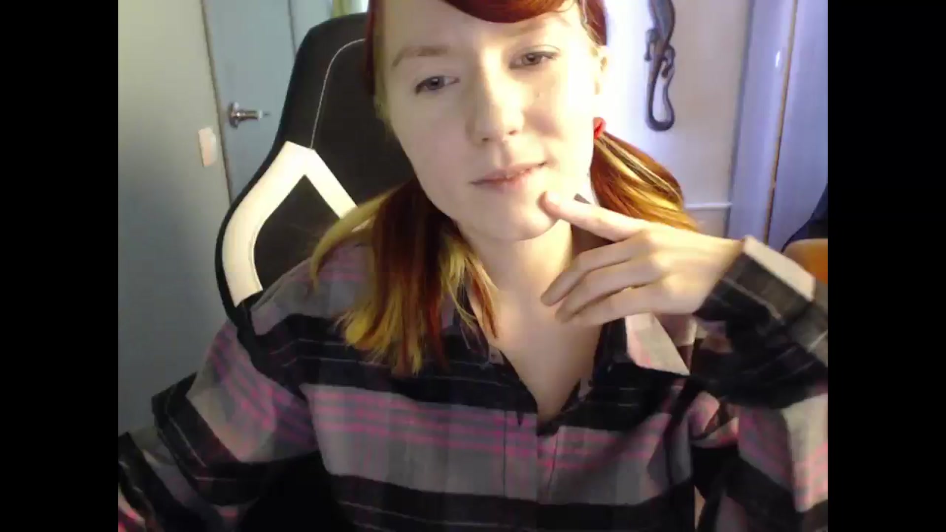 Gallery image thumbnail from NikiFoks18's myfreecams stream on, 02/21/2025, 08:33 image 18 of 20