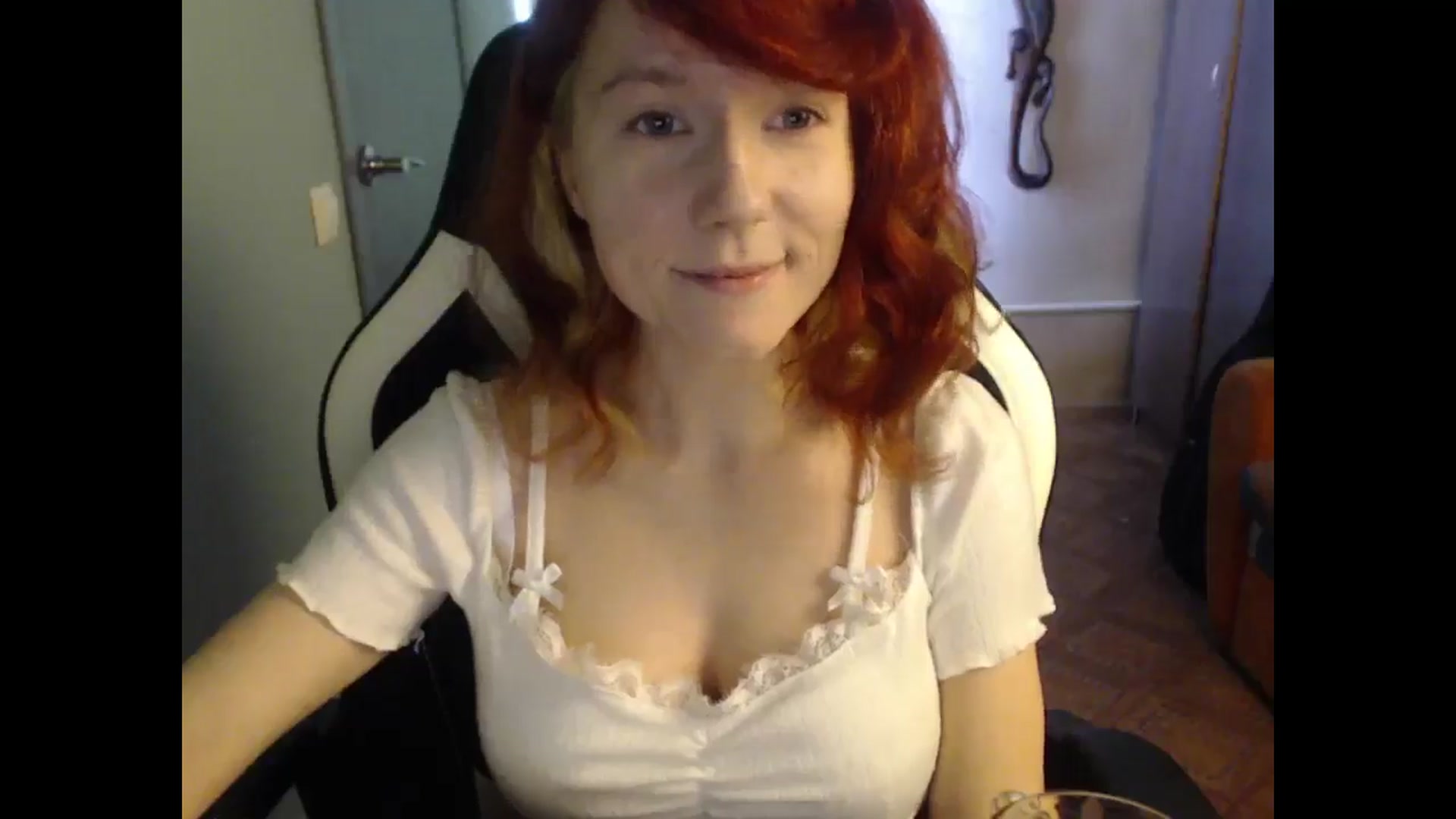 Gallery image thumbnail from NikiFoks18's myfreecams stream on, 02/27/2025, 08:22 image 10 of 20