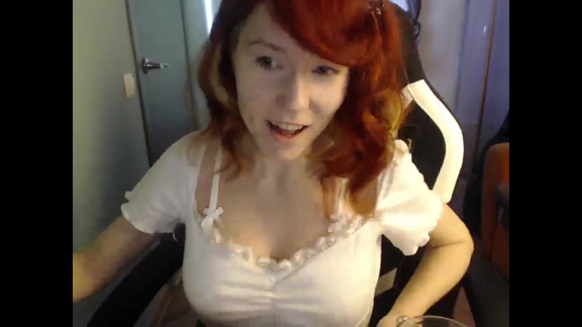 Gallery image thumbnail from NikiFoks18's myfreecams stream on, 02/27/2025, 08:22 image 14 of 20