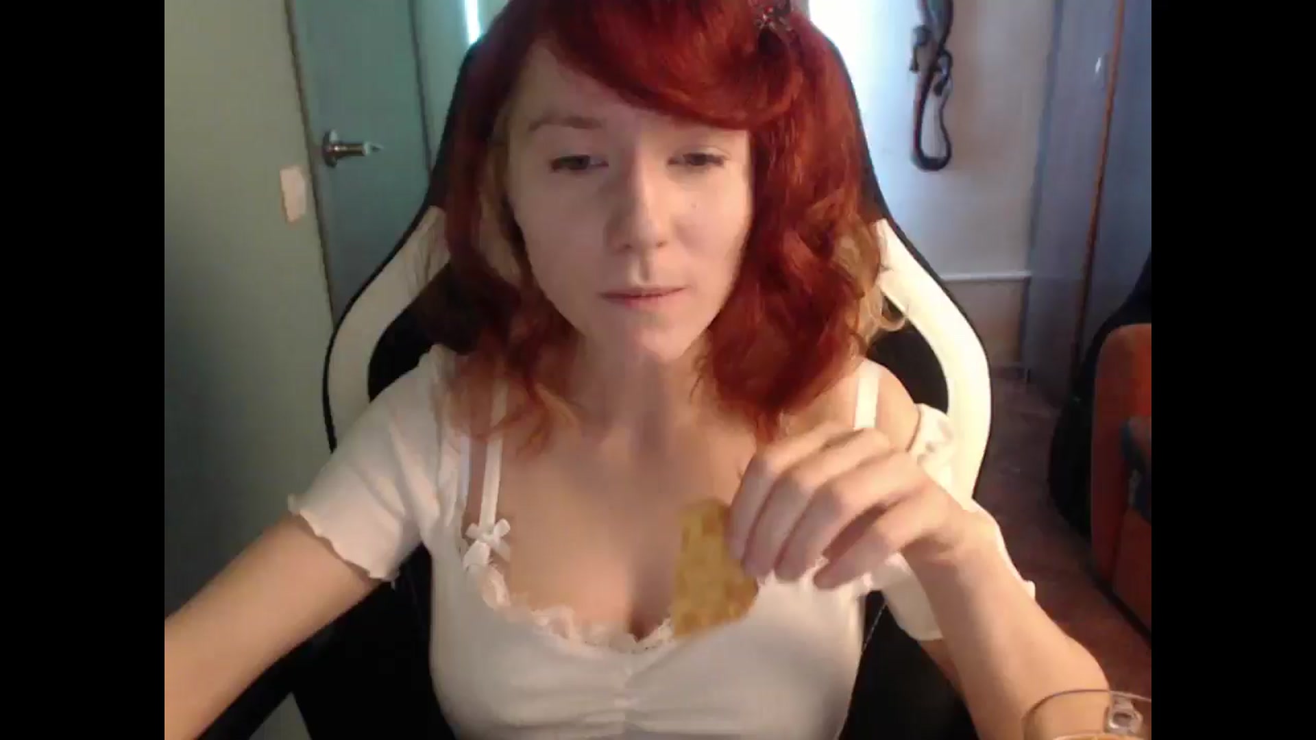 Gallery image thumbnail from NikiFoks18's myfreecams stream on, 02/27/2025, 08:22 image 6 of 20
