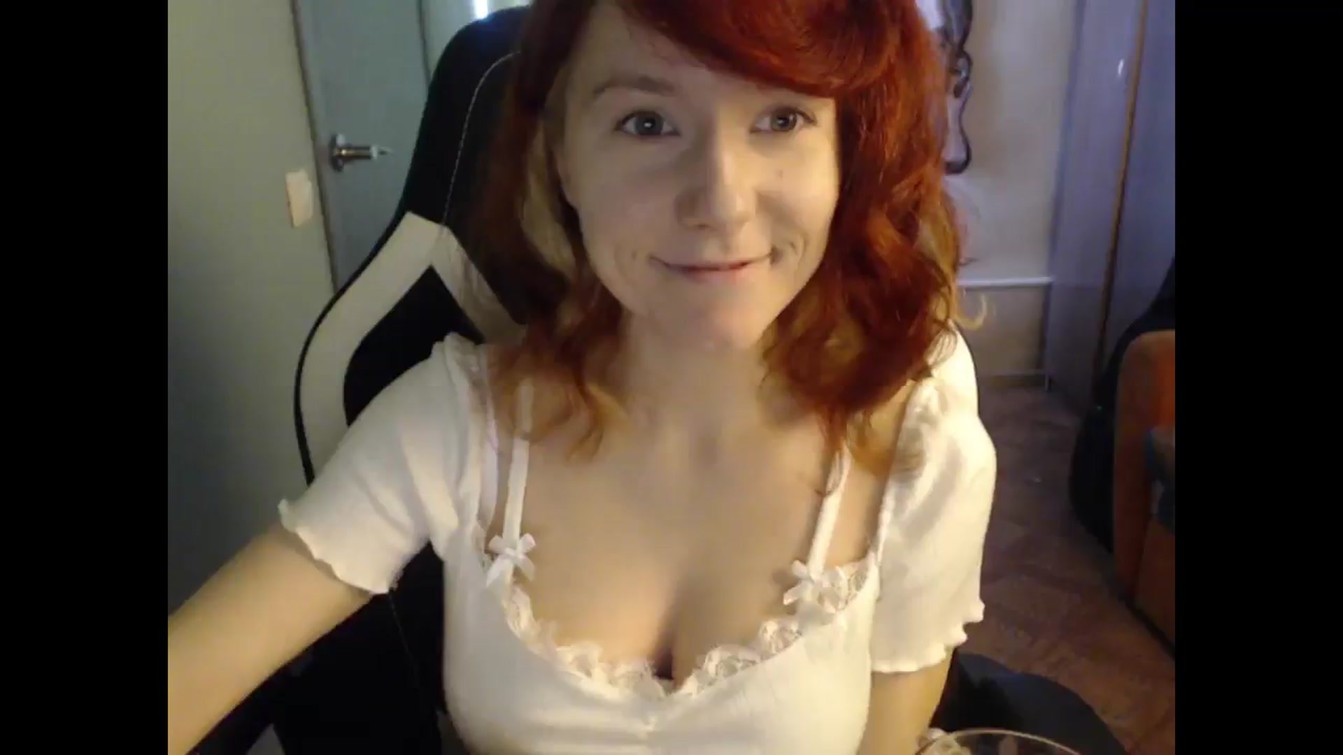 Gallery image thumbnail from NikiFoks18's myfreecams stream on, 02/27/2025, 08:22 image 12 of 20