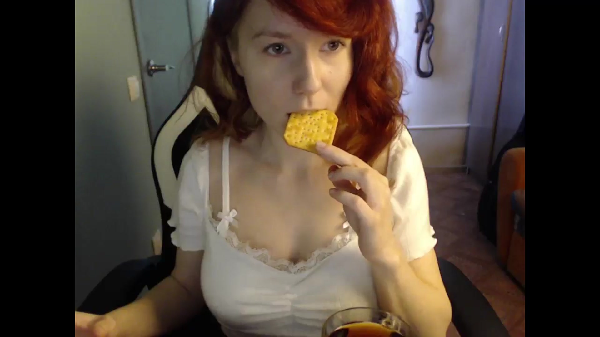 Gallery image thumbnail from NikiFoks18's myfreecams stream on, 02/27/2025, 08:22 image 16 of 20
