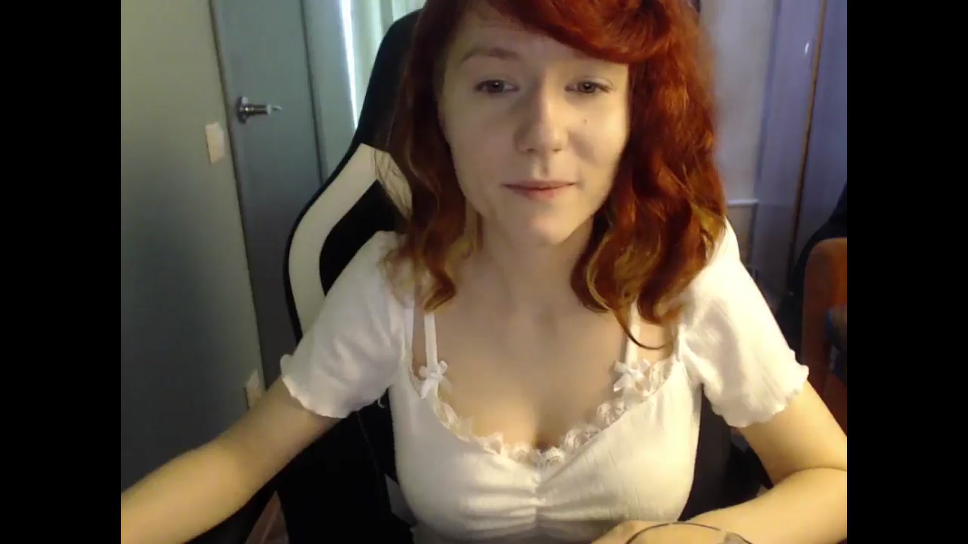 Gallery image thumbnail from NikiFoks18's myfreecams stream on, 02/27/2025, 09:15 image 4 of 20