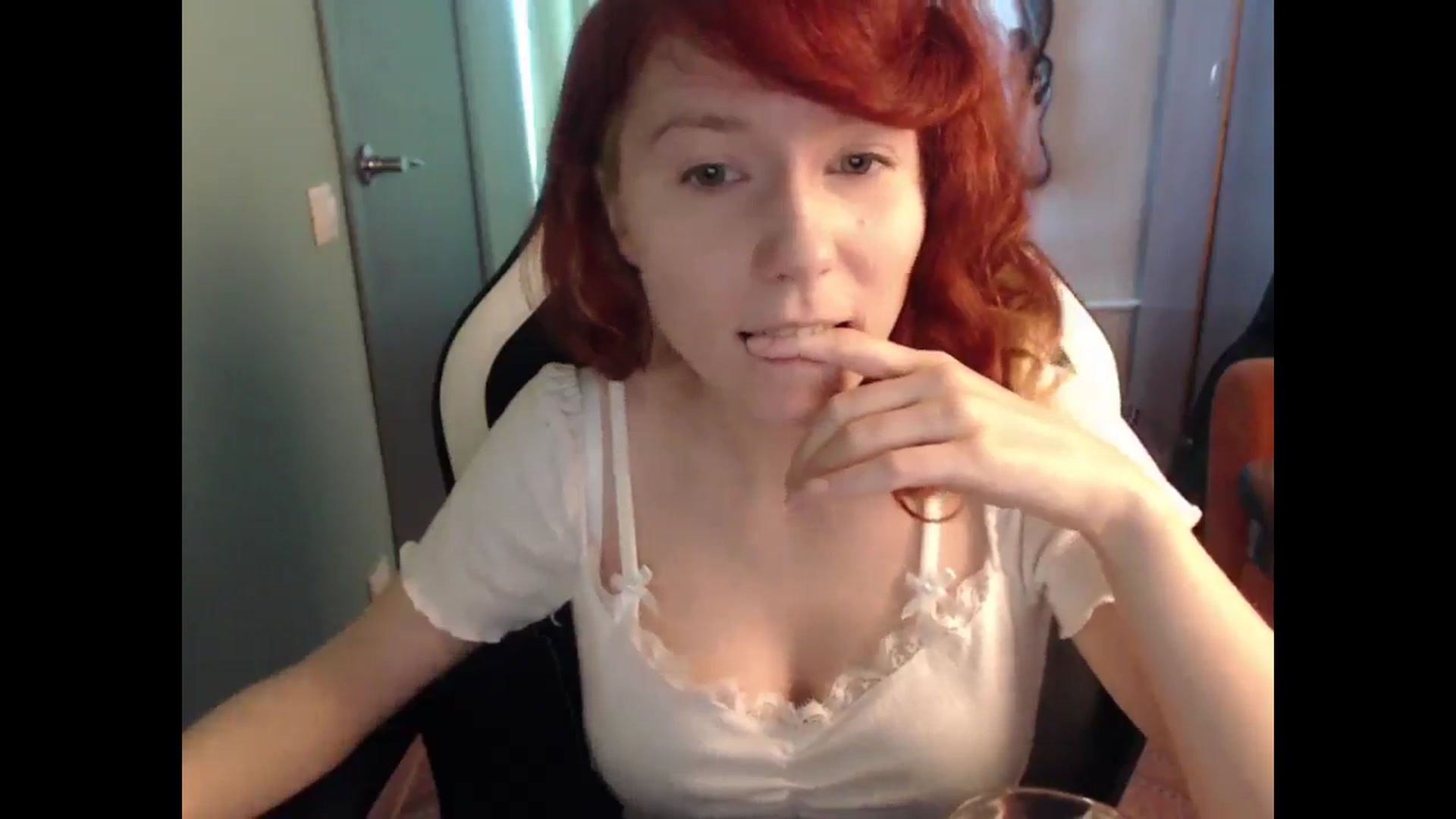 Gallery image thumbnail from NikiFoks18's myfreecams stream on, 02/27/2025, 09:15 image 6 of 20