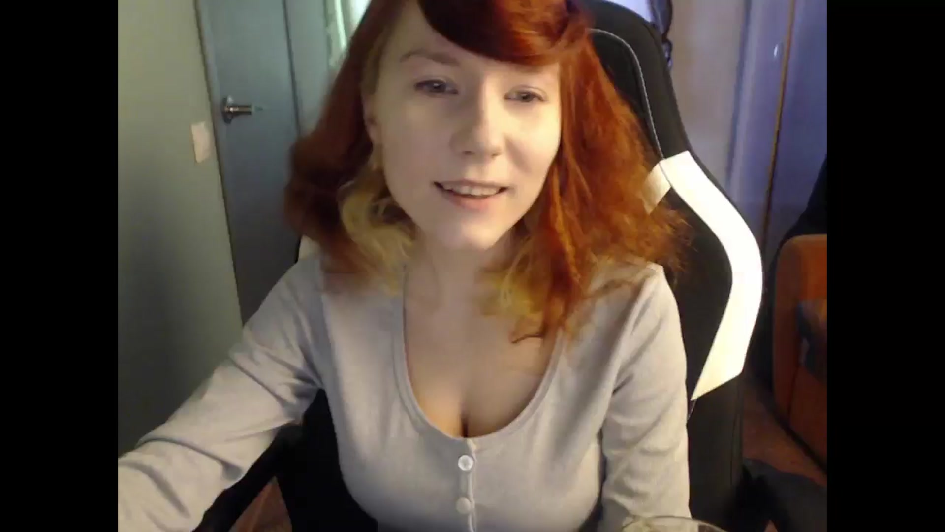 Gallery image thumbnail from NikiFoks18's myfreecams stream on, 03/10/2025, 05:20 image 15 of 20