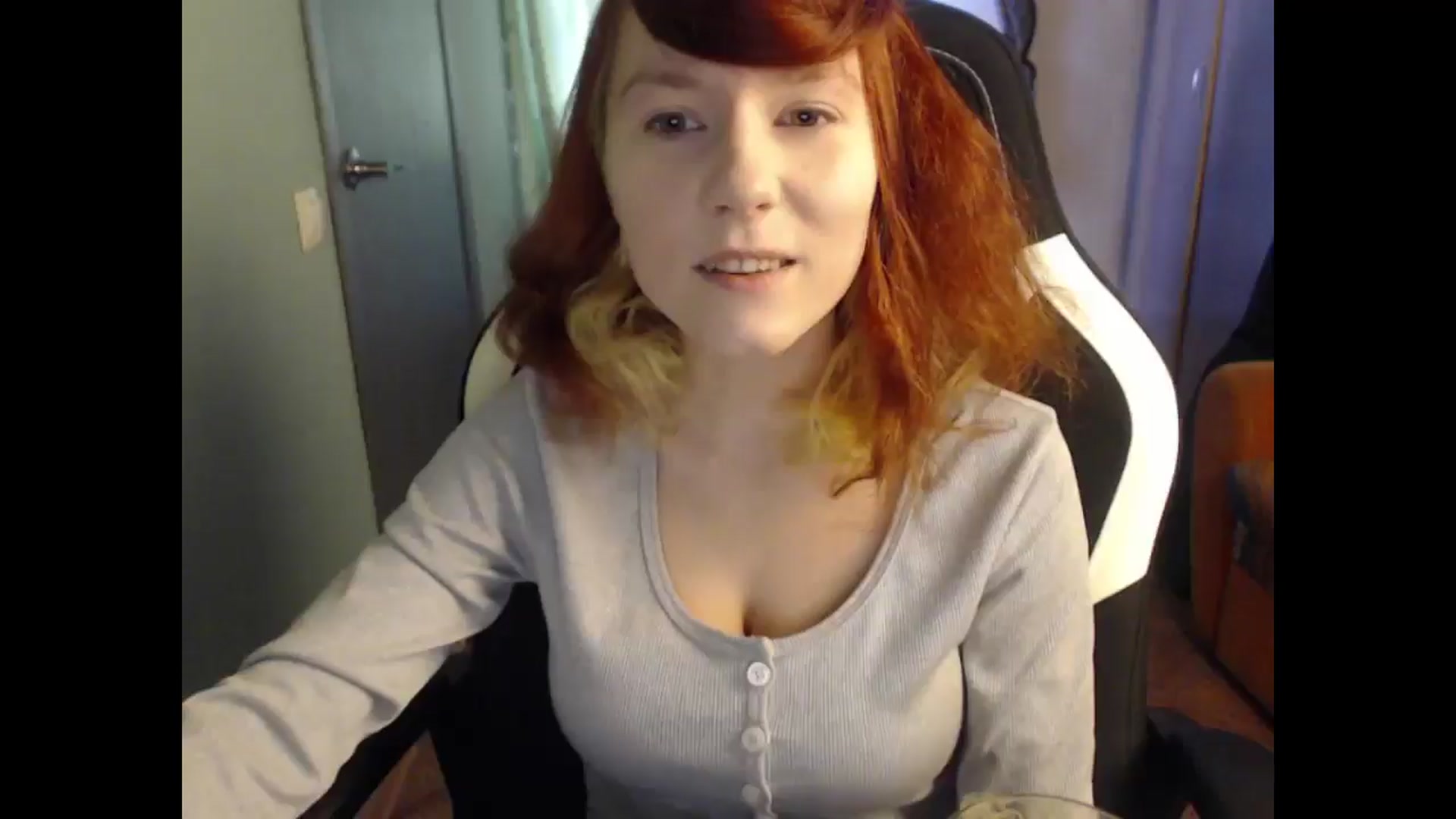 Gallery image thumbnail from NikiFoks18's myfreecams stream on, 03/10/2025, 05:20 image 17 of 20