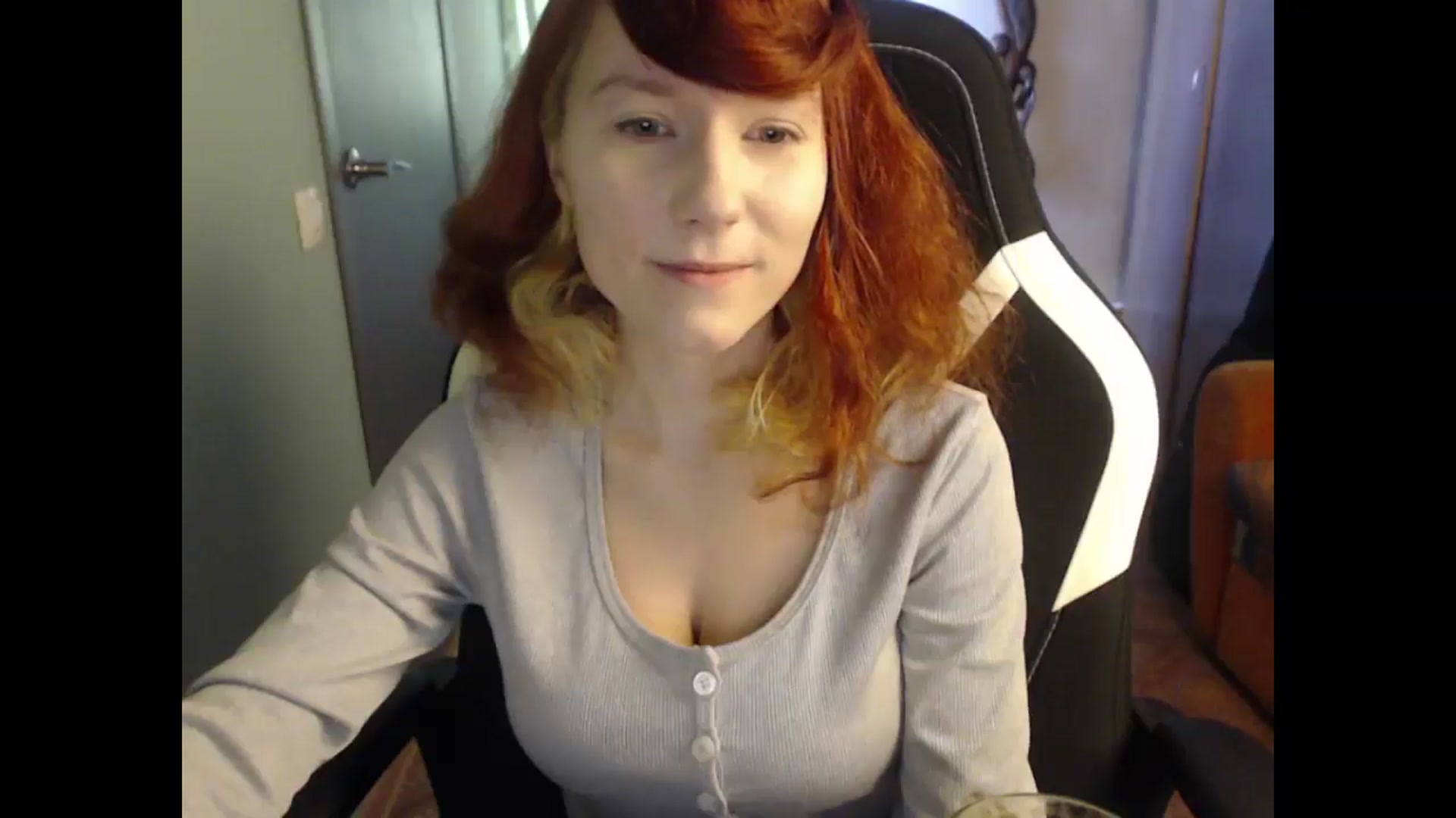 Gallery image thumbnail from NikiFoks18's myfreecams stream on, 03/10/2025, 05:20 image 9 of 20
