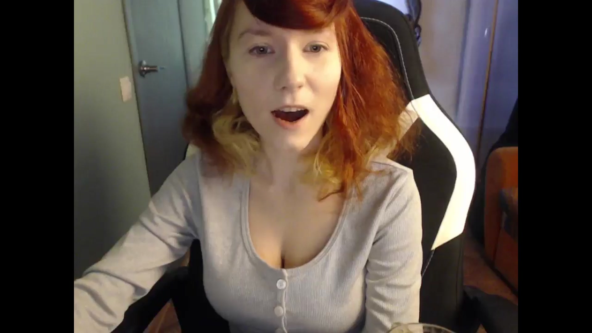 Gallery image thumbnail from NikiFoks18's myfreecams stream on, 03/10/2025, 05:20 image 14 of 20
