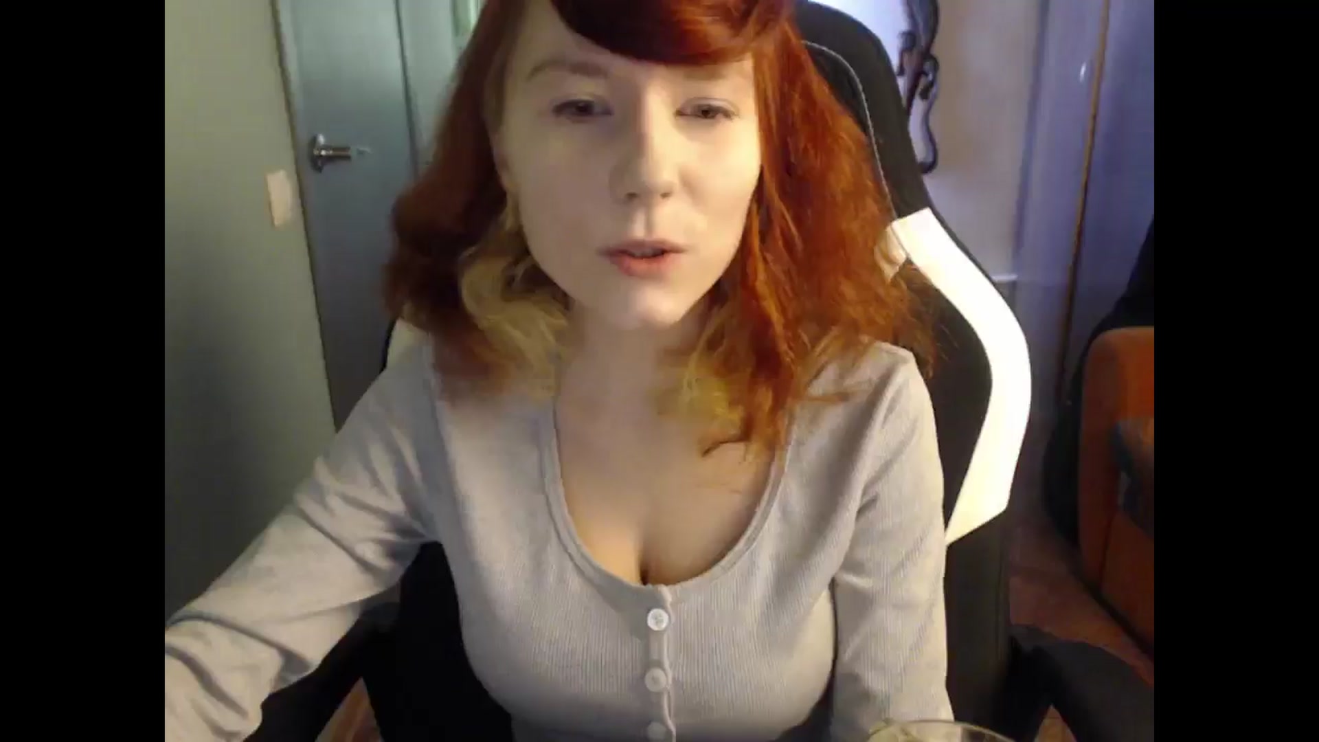 Gallery image thumbnail from NikiFoks18's myfreecams stream on, 03/10/2025, 05:20 image 3 of 20