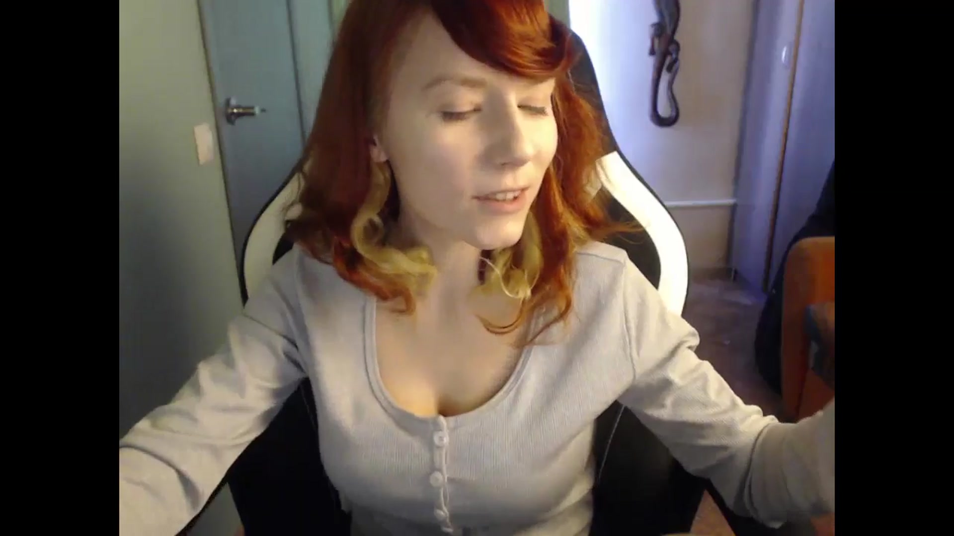 Gallery image thumbnail from NikiFoks18's myfreecams stream on, 03/10/2025, 08:26 image 9 of 20