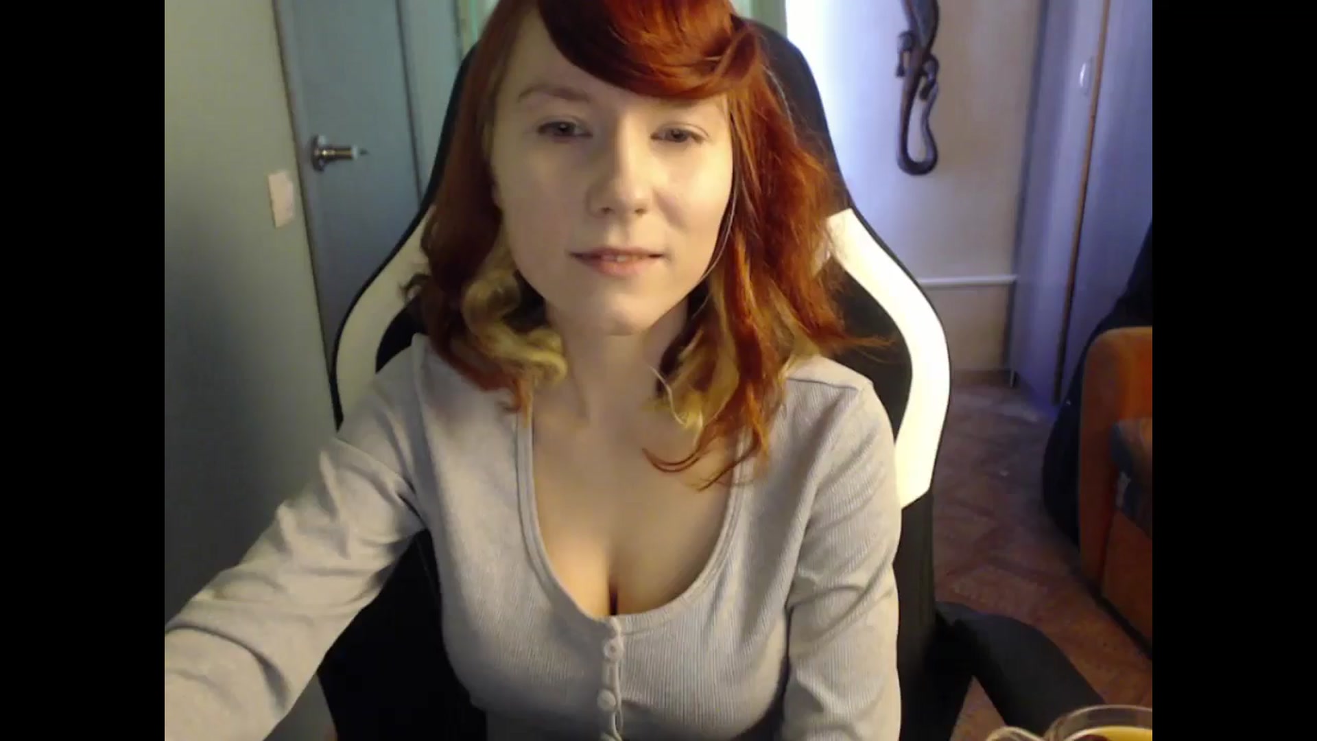 Gallery image thumbnail from NikiFoks18's myfreecams stream on, 03/10/2025, 08:26 image 1 of 20