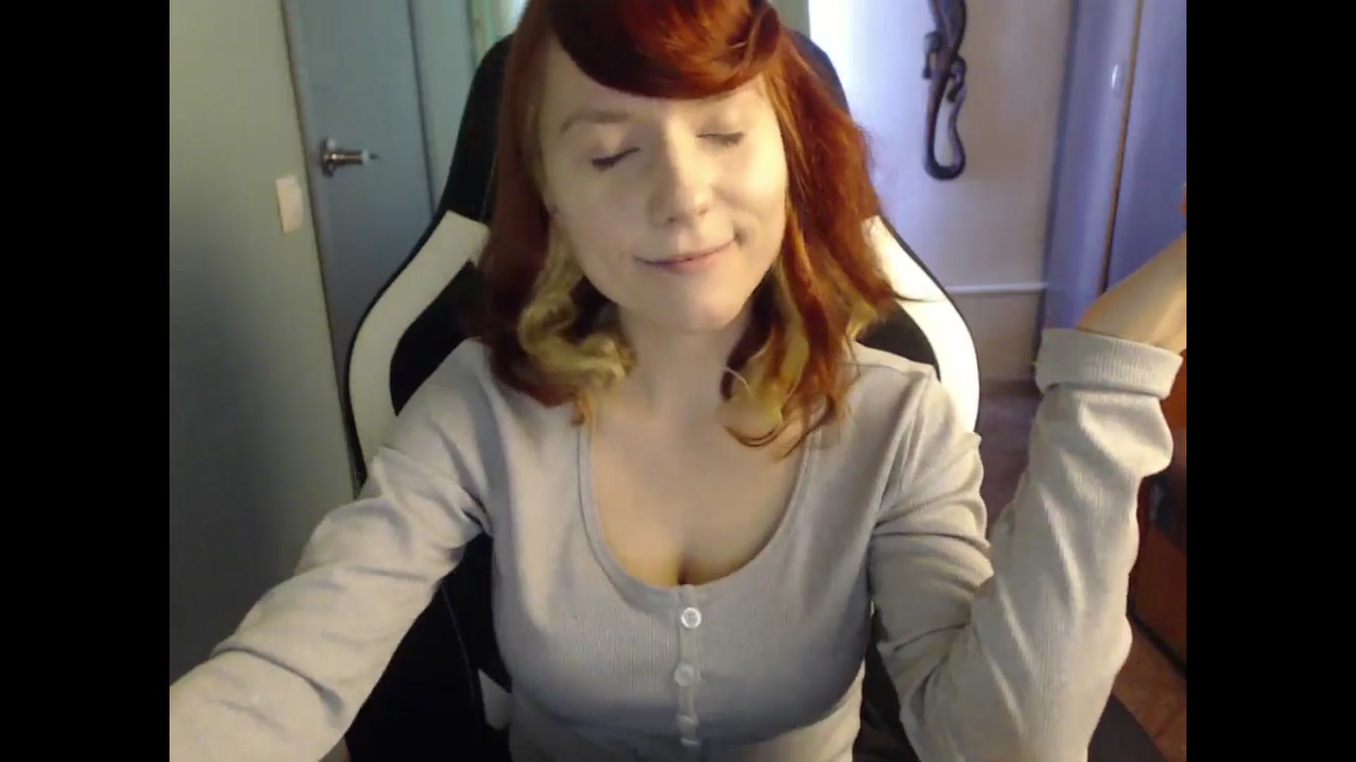 Gallery image thumbnail from NikiFoks18's myfreecams stream on, 03/10/2025, 08:26 image 17 of 20