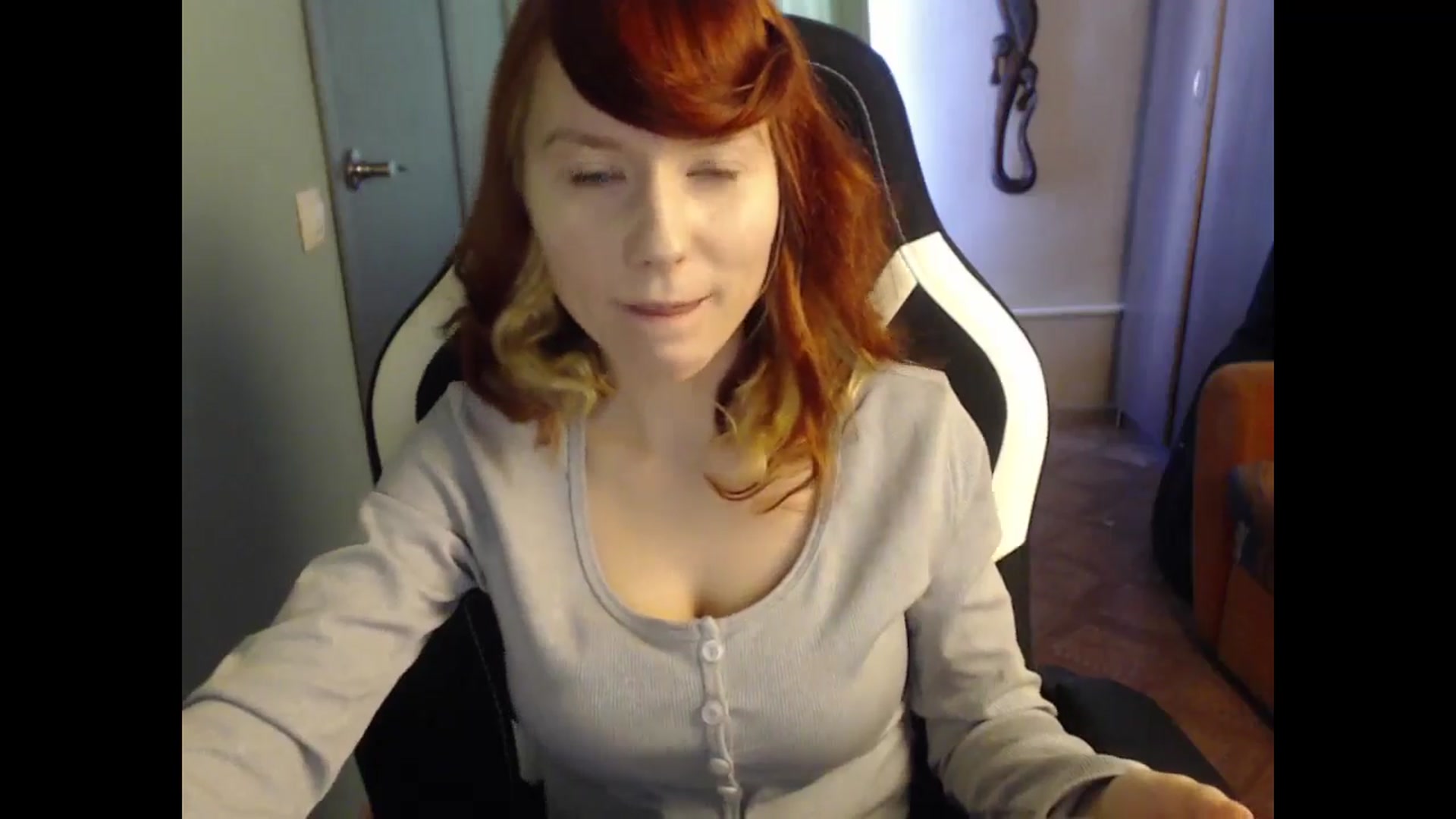 Gallery image thumbnail from NikiFoks18's myfreecams stream on, 03/10/2025, 08:26 image 15 of 20